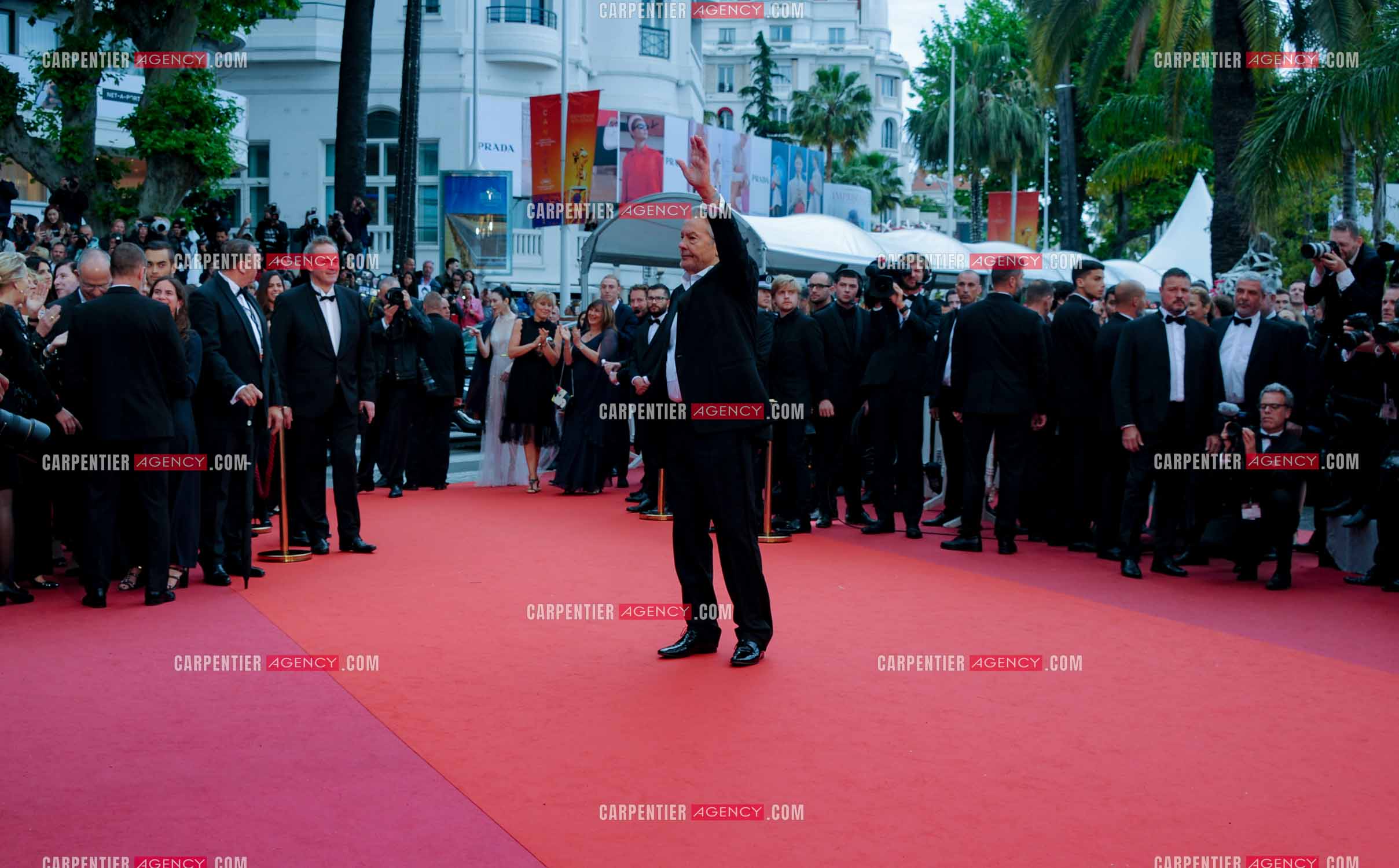 L'acteur Alain Delon lors du Festival de Cannes en 2019.  L'acteur reçoit une Palme d'or d'honneur, en hommage à sa carrière.