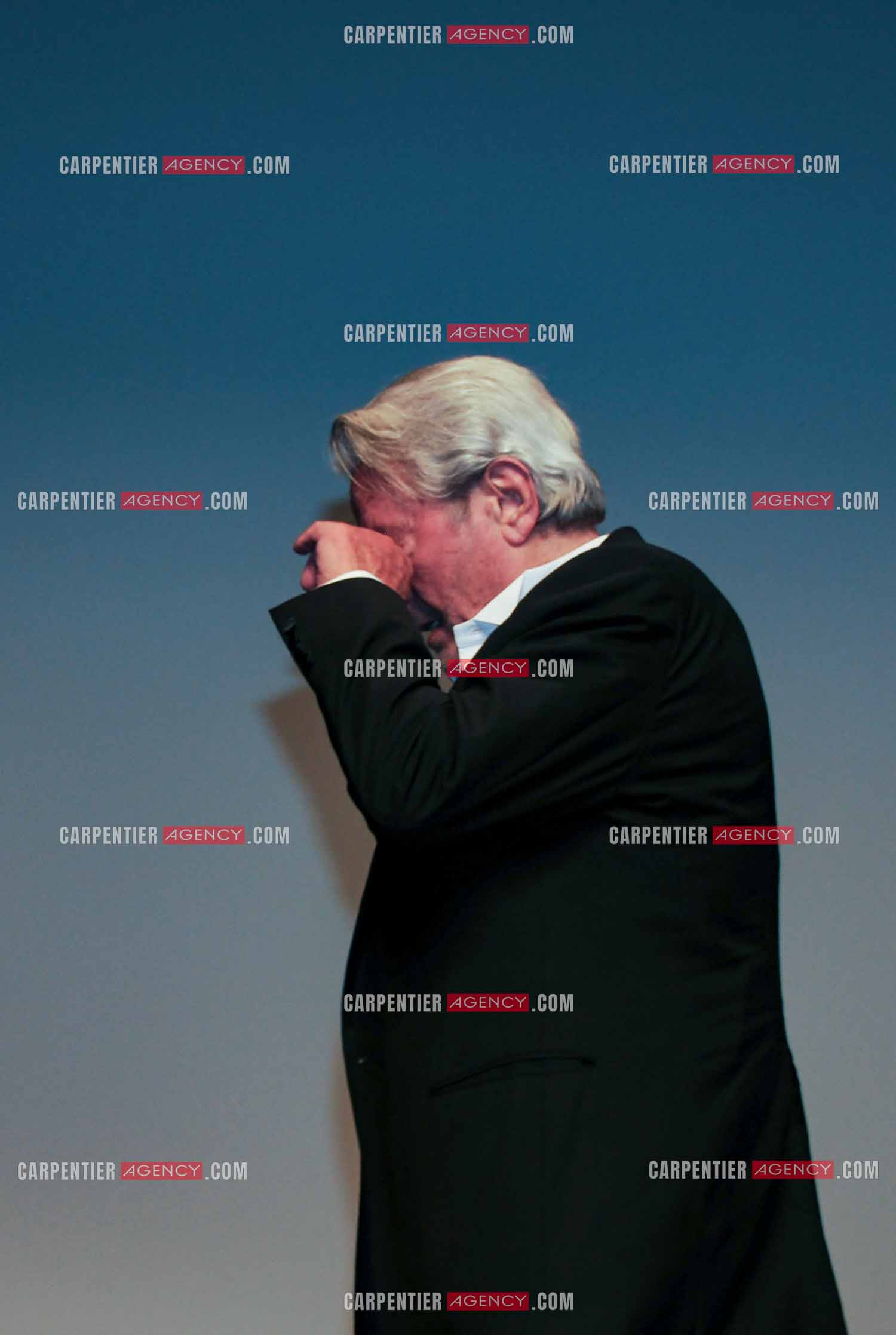 L'acteur Alain Delon lors du Festival de Cannes en 2019.  L'acteur reçoit une Palme d'or d'honneur, en hommage à sa carrière.