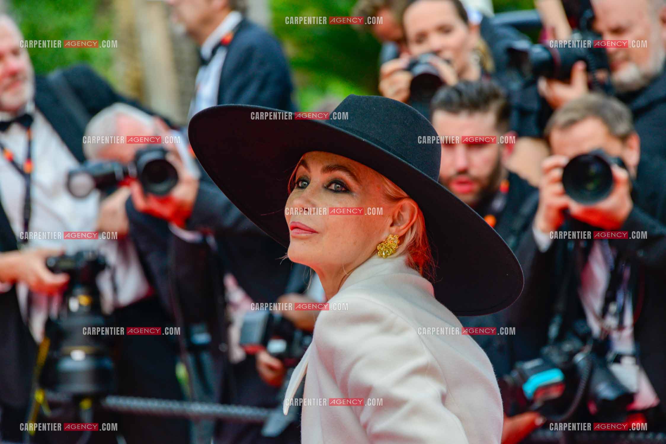 Festival de Cannes 2023. 76e édition, du 16 au 27 mai 2023 au Palais des festivals, à Cannes. L'actrice Emmanuelle beart assiste à la cérémonie d'ouverture et à la projection du film “ Jeanne du Barry “.