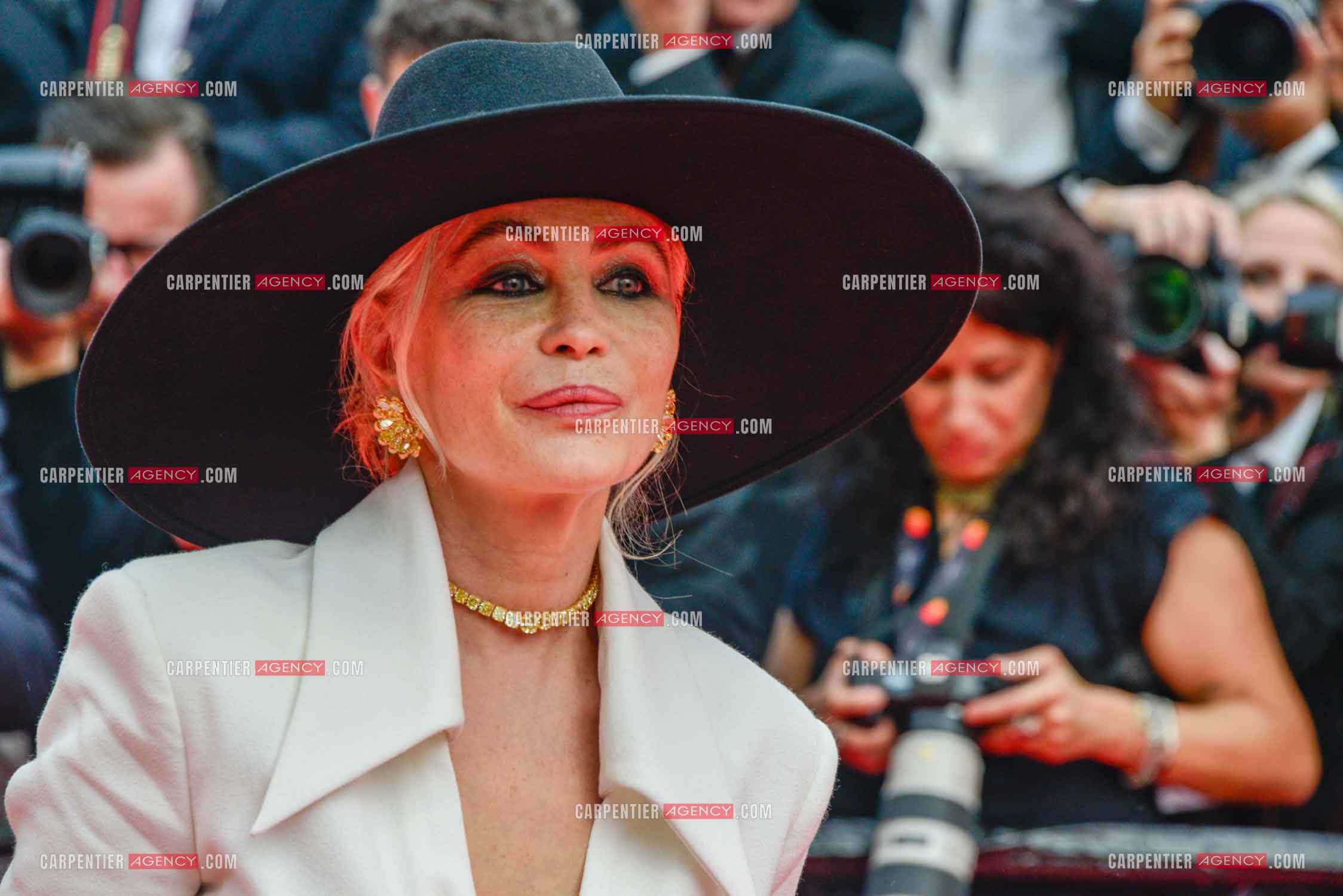 Festival de Cannes 2023. 76e édition, du 16 au 27 mai 2023 au Palais des festivals, à Cannes. L'actrice Emmanuelle beart assiste à la cérémonie d'ouverture et à la projection du film “ Jeanne du Barry “.