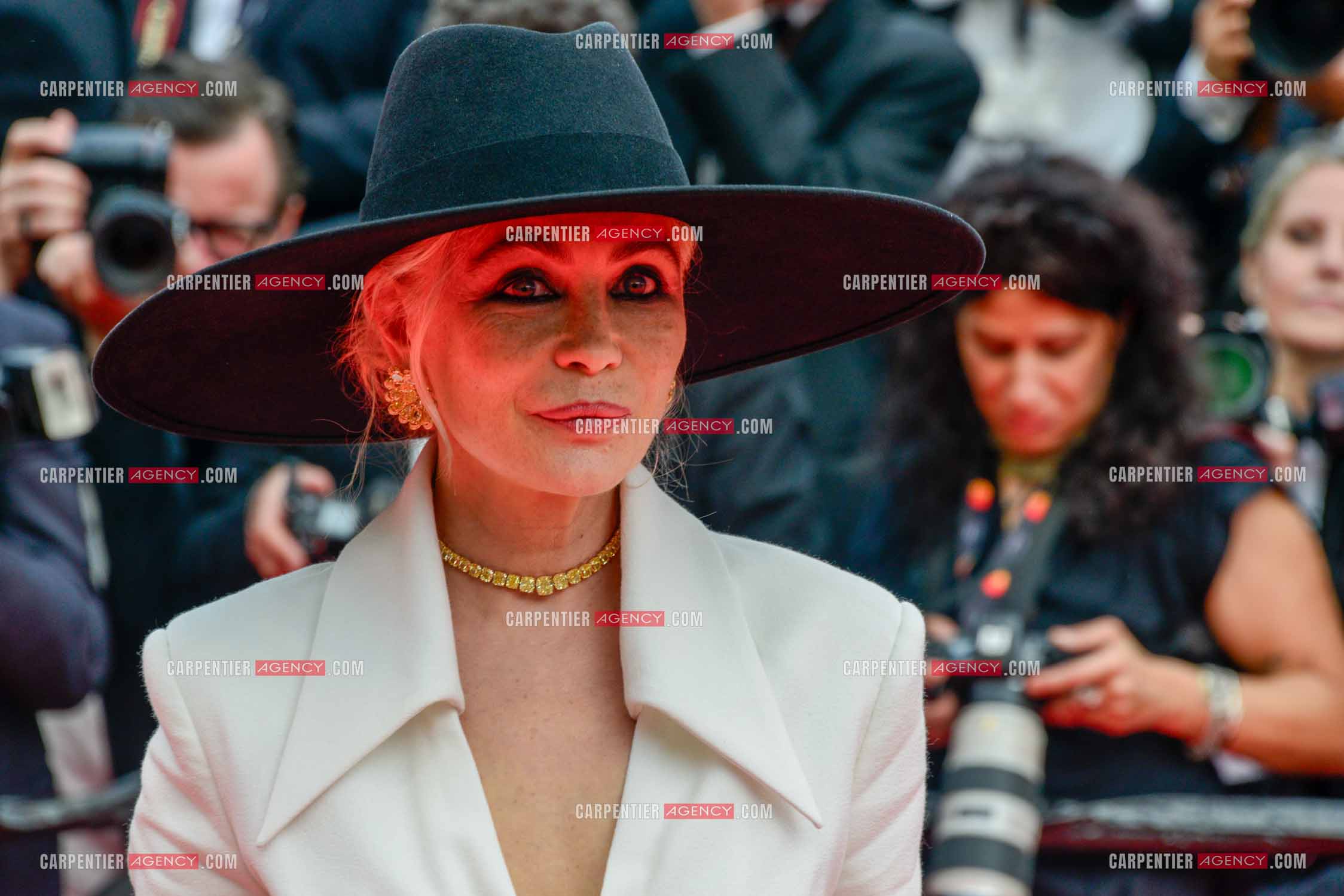 Festival de Cannes 2023. 76e édition, du 16 au 27 mai 2023 au Palais des festivals, à Cannes. L'actrice Emmanuelle beart assiste à la cérémonie d'ouverture et à la projection du film “ Jeanne du Barry “.