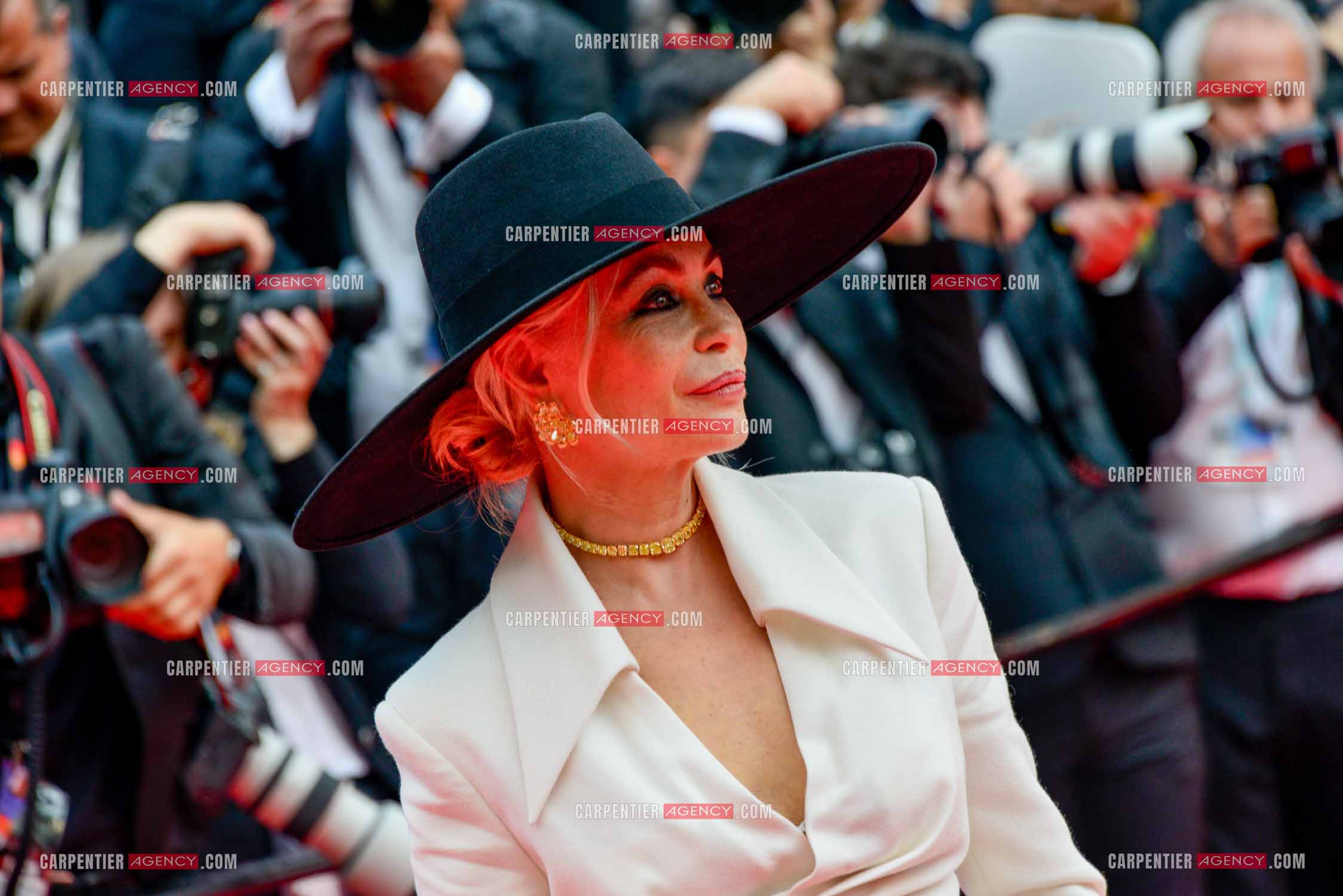 Festival de Cannes 2023. 76e édition, du 16 au 27 mai 2023 au Palais des festivals, à Cannes. L'actrice Emmanuelle beart assiste à la cérémonie d'ouverture et à la projection du film “ Jeanne du Barry “.