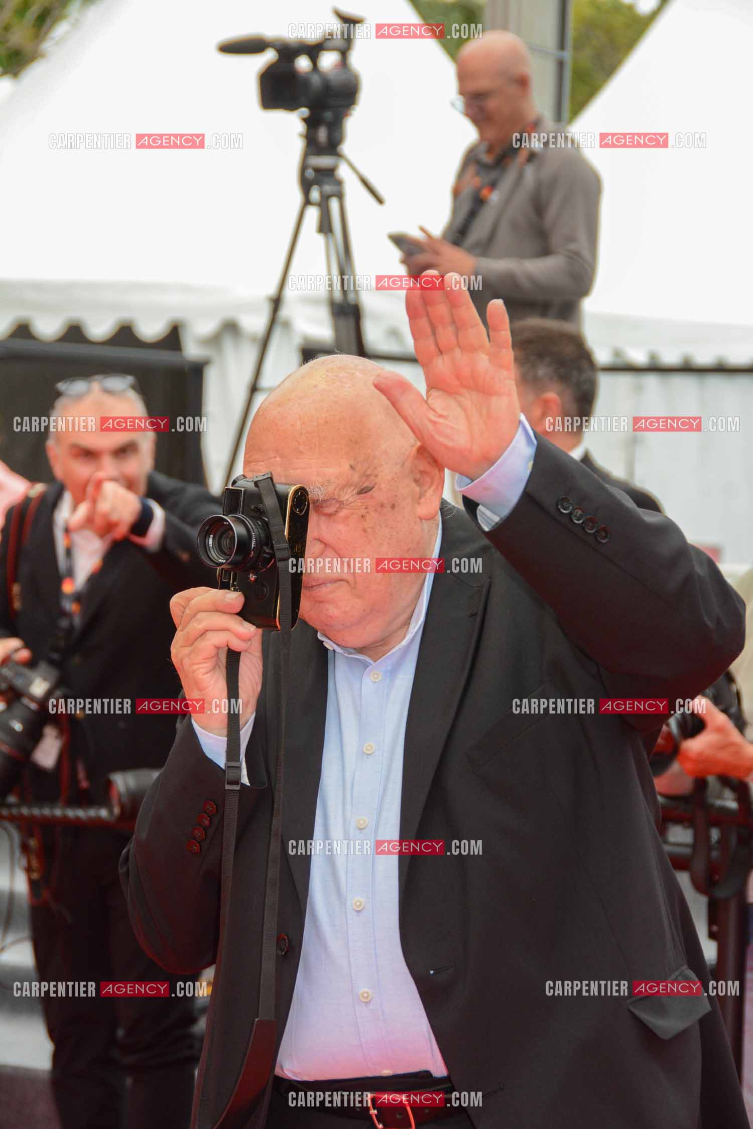 Festival de Cannes 2024. 77e édition du 14 au 25 Mai 2024. Le photographe Raymond Depardon - Montée des marches du film “ Diamant Brut “.