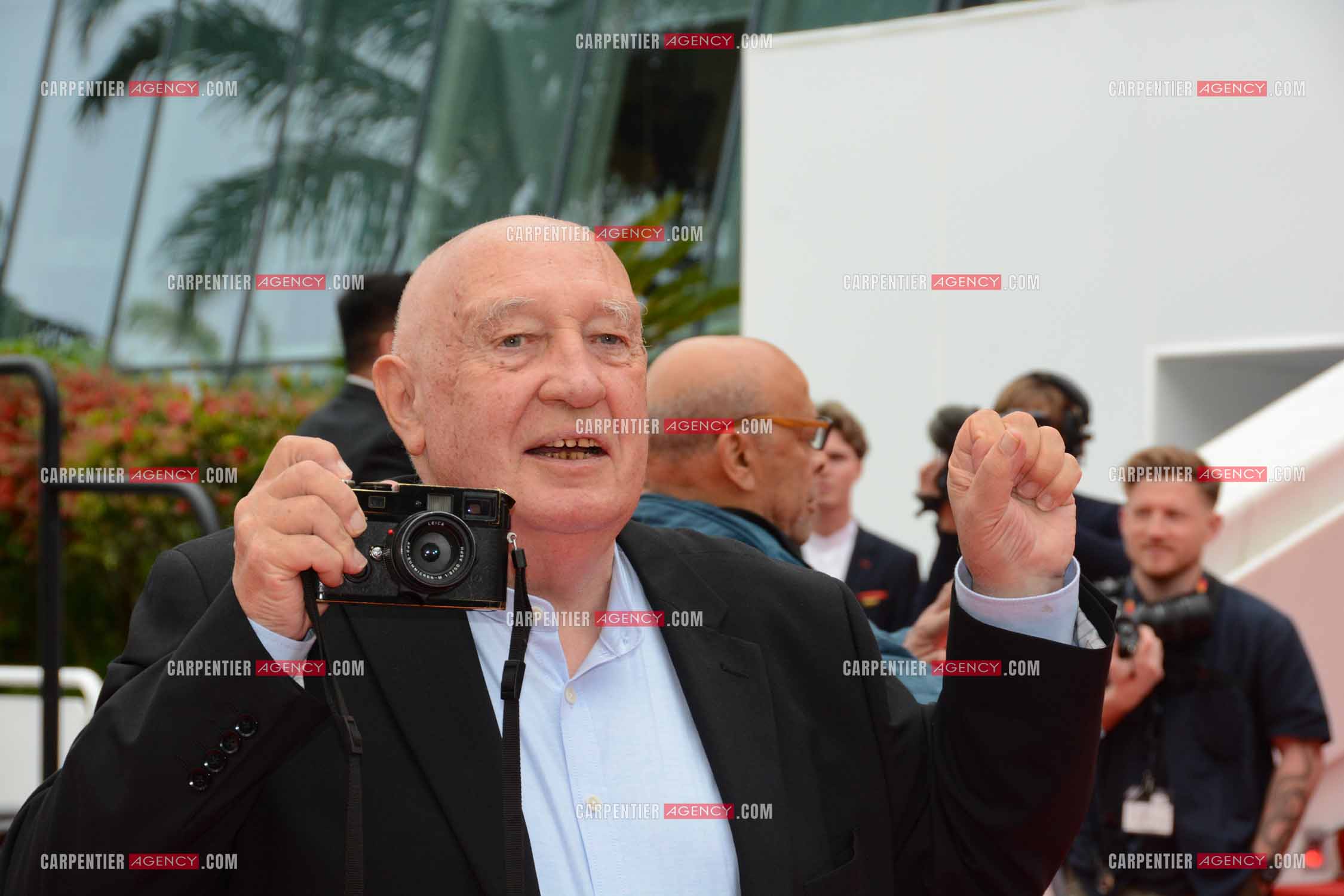 Festival de Cannes 2024. 77e édition du 14 au 25 Mai 2024. Le photographe Raymond Depardon - Montée des marches du film “ Diamant Brut “.