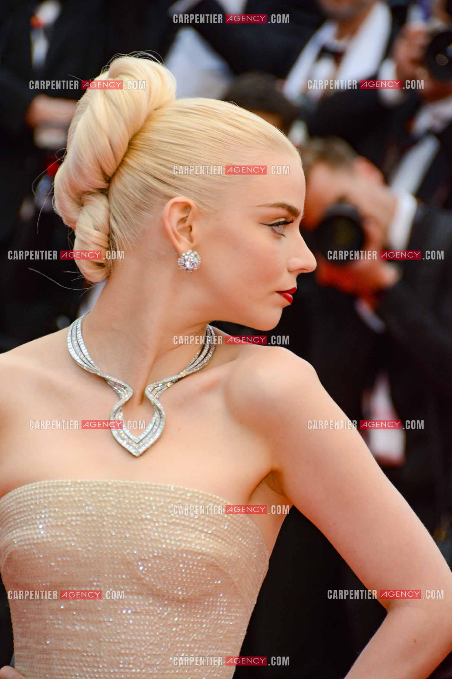 Festival de Cannes 2024. 77e édition du 14 au 25 Mai 2024. L'actrice américaine Anya Taylor-Joy - Montée des marches “ FURIOSA “. Une saga de “ MAD MAX “.