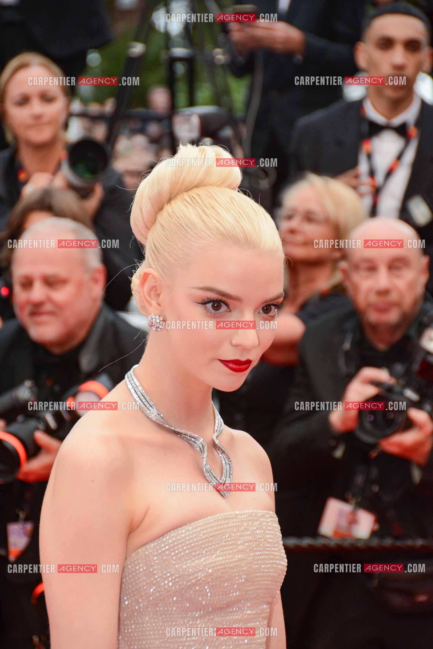 Festival de Cannes 2024. 77e édition du 14 au 25 Mai 2024. L'actrice américaine Anya Taylor-Joy - Montée des marches “ FURIOSA “. Une saga de “ MAD MAX “.