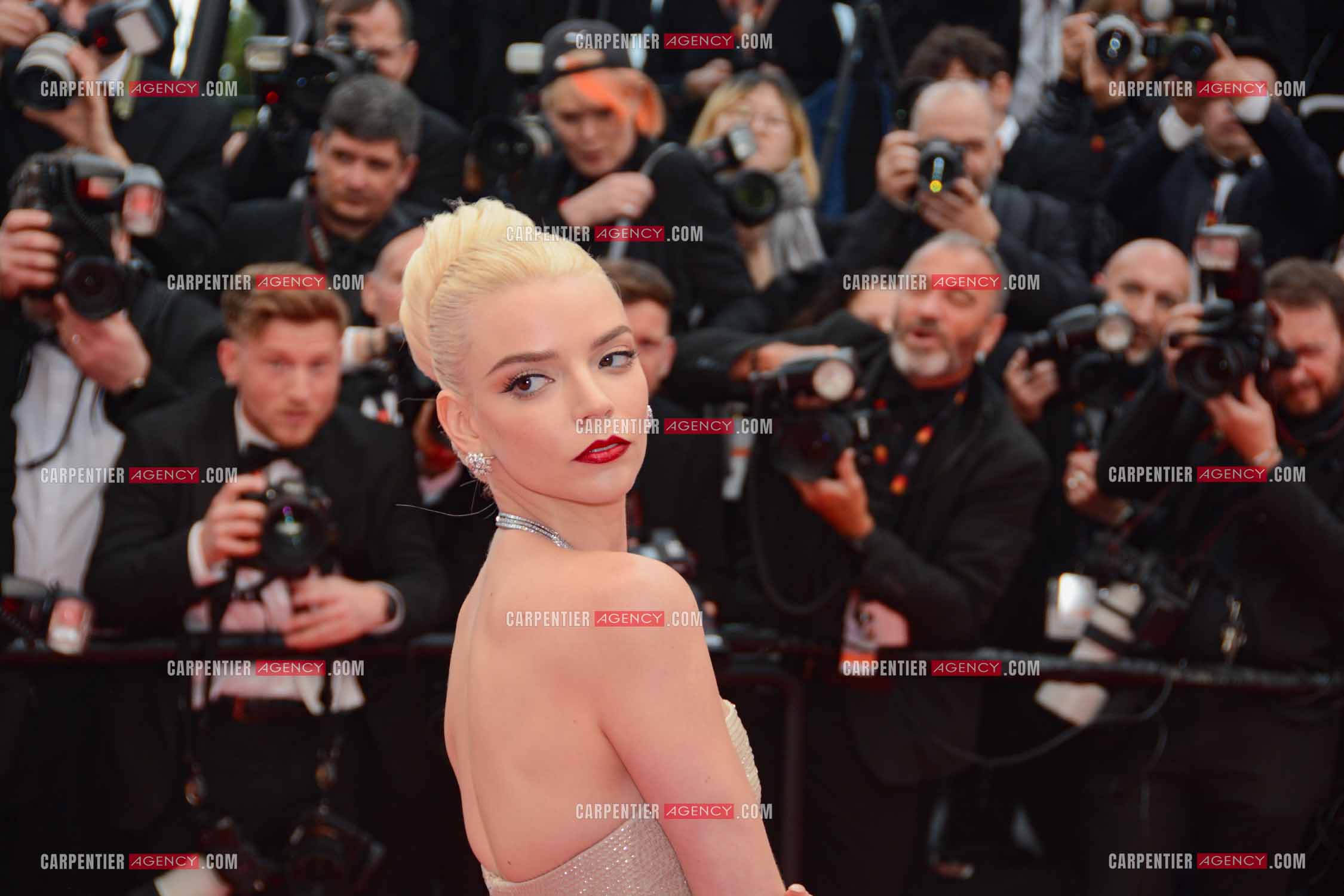 Festival de Cannes 2024. 77e édition du 14 au 25 Mai 2024. L'actrice américaine Anya Taylor-Joy - Montée des marches “ FURIOSA “. Une saga de “ MAD MAX “.