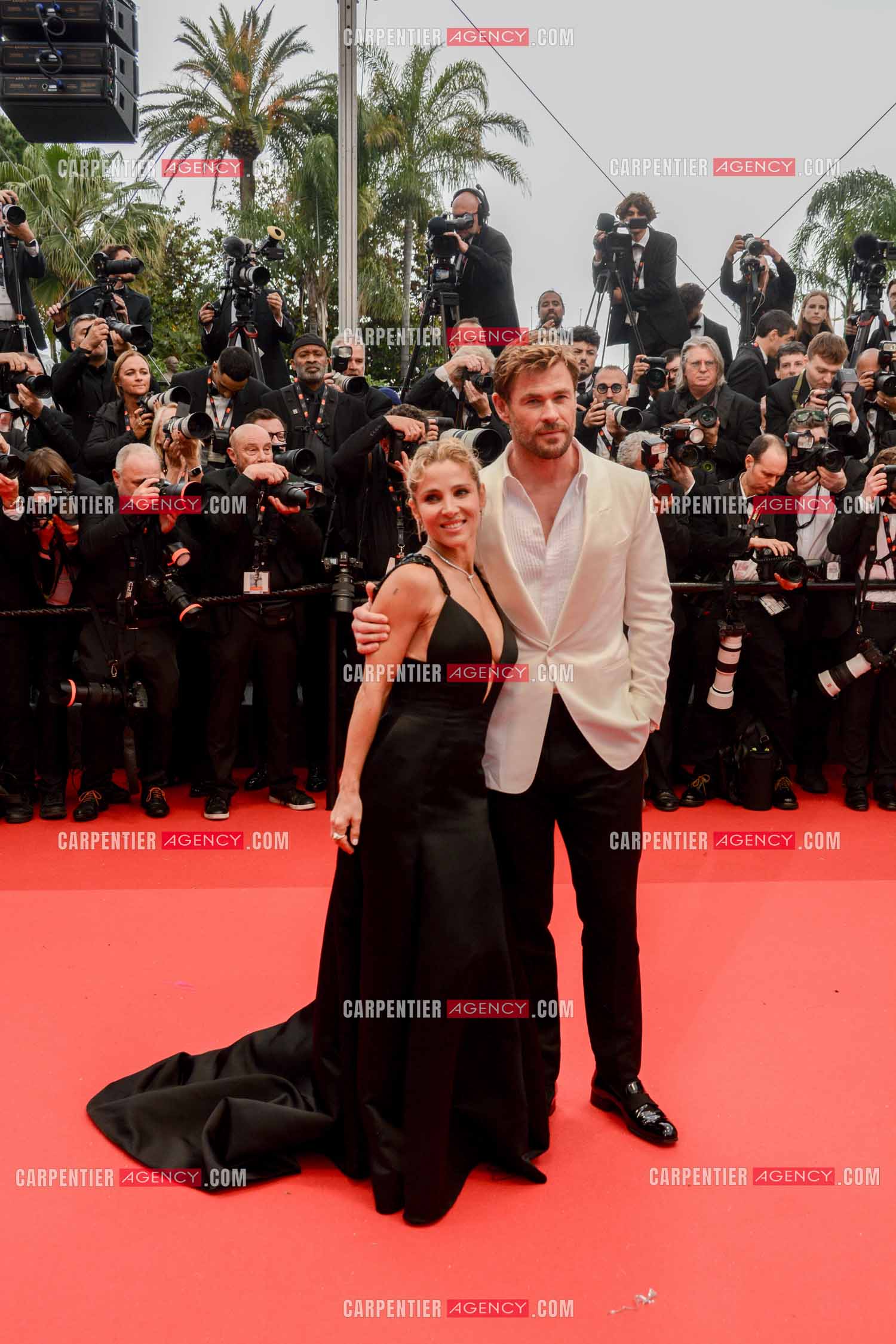 Festival de Cannes 2024. 77e édition du 14 au 25 Mai 2024. L'acteur australien Chris Hemsworth et sa femme Elsa Pataky - Montée des marches “ FURIOSA “. Une saga de “ MAD MAX “.