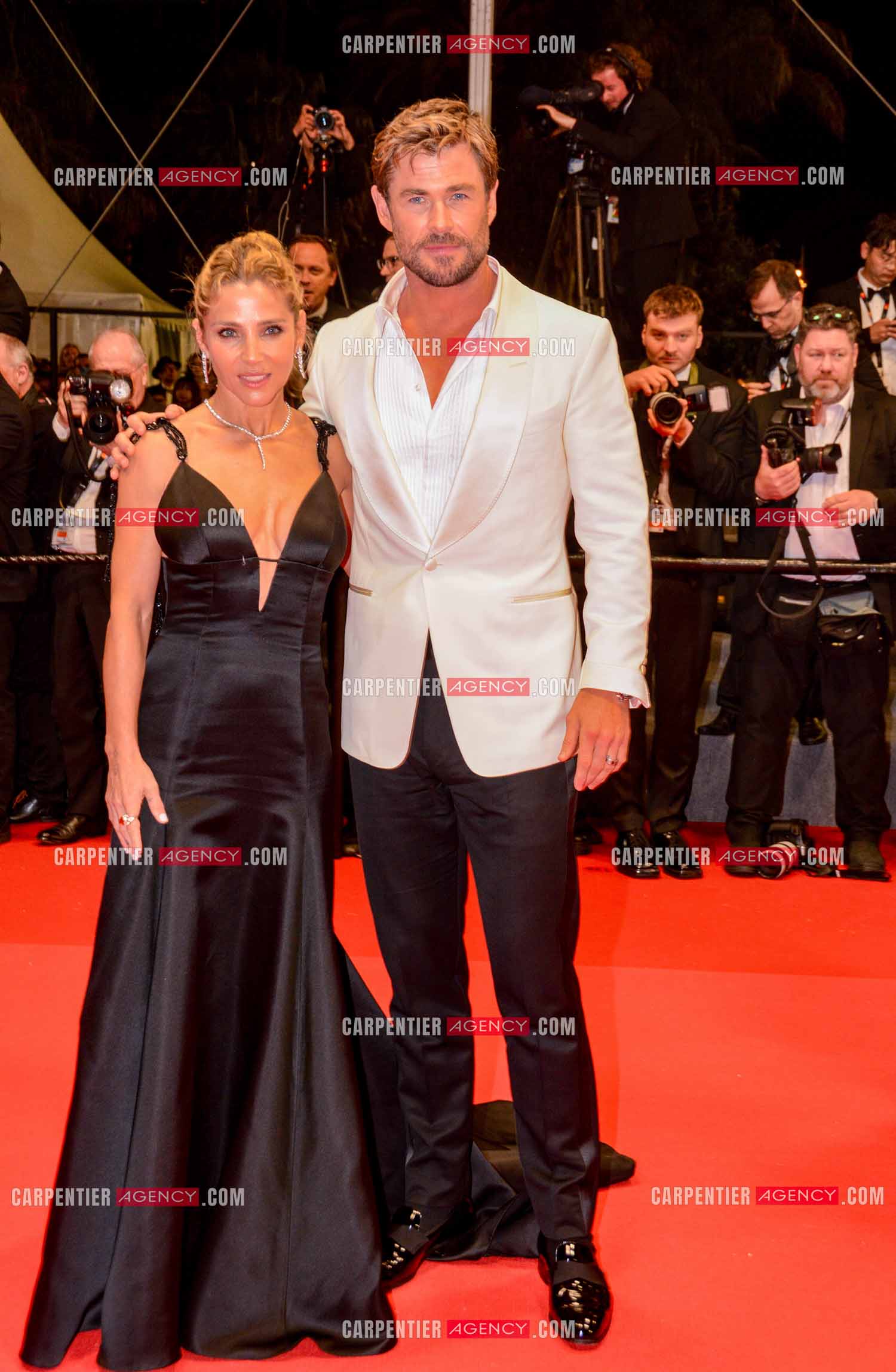 Festival de Cannes 2024. 77e édition du 14 au 25 Mai 2024. L'acteur australien Chris Hemsworth et sa femme Elsa Pataky - Montée des marches “ FURIOSA “. Une saga de “ MAD MAX “.