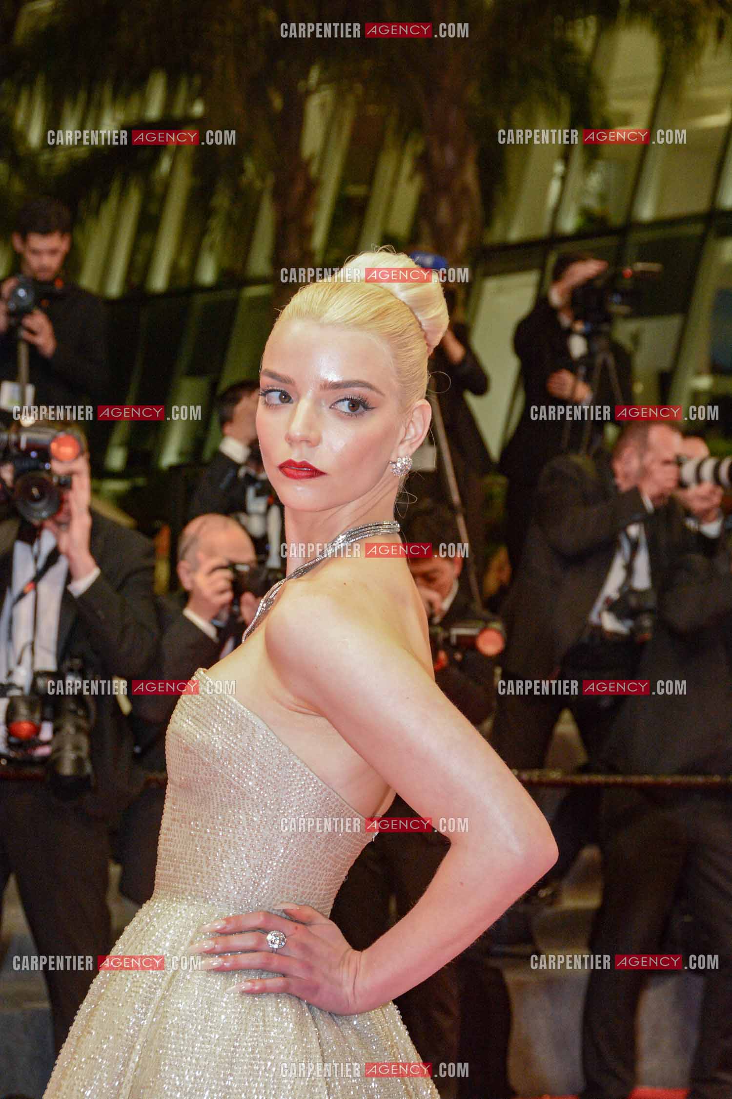 Festival de Cannes 2024. 77e édition du 14 au 25 Mai 2024. L'actrice américaine Anya Taylor-Joy - Montée des marches “ FURIOSA “. Une saga de “ MAD MAX “.