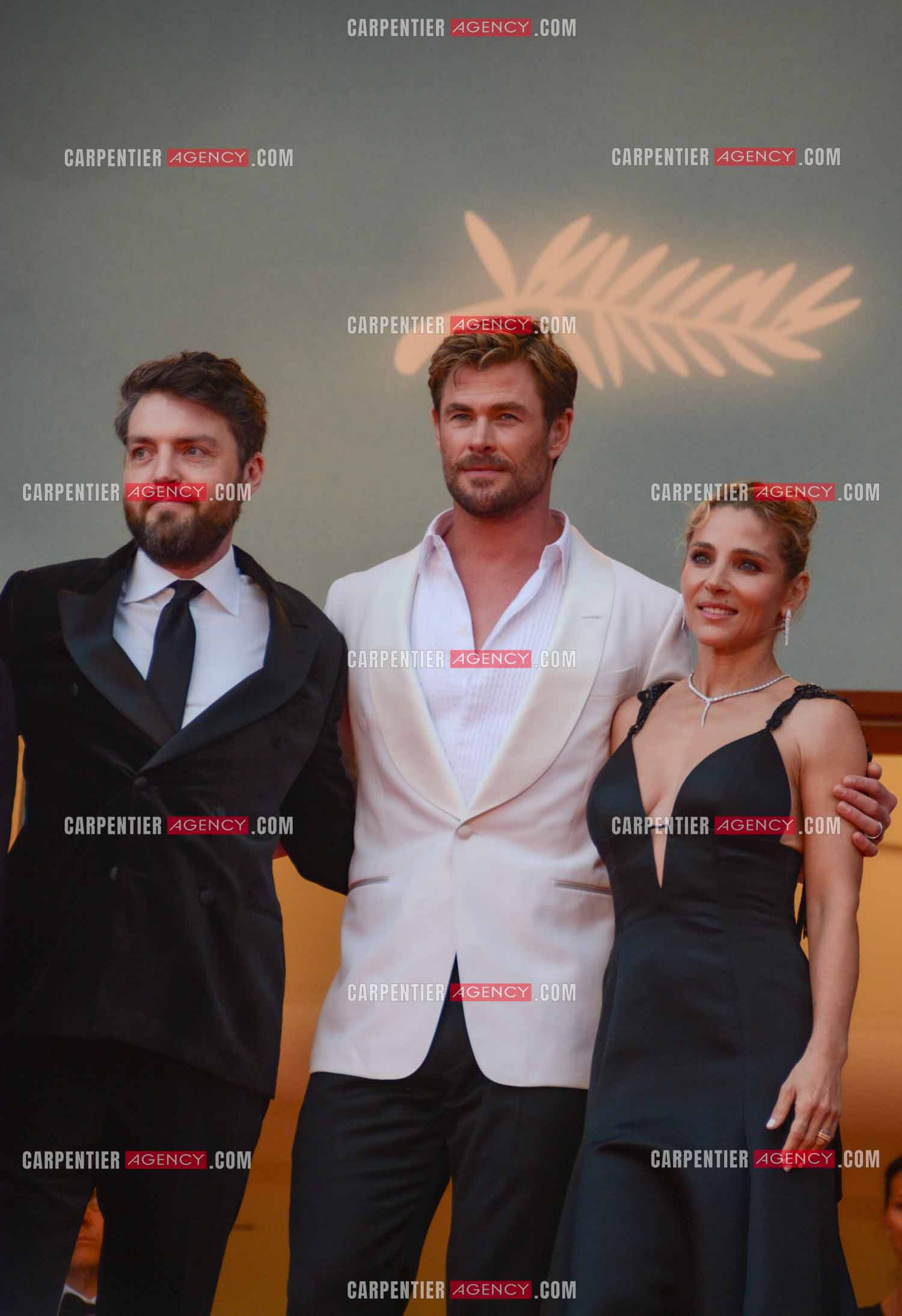 Festival de Cannes 2024. 77e édition du 14 au 25 Mai 2024. Tom Burke, Chris Hemsworth et sa femme Elsa Pataky - Montée des marches “ FURIOSA “. Une saga de “ MAD MAX “.