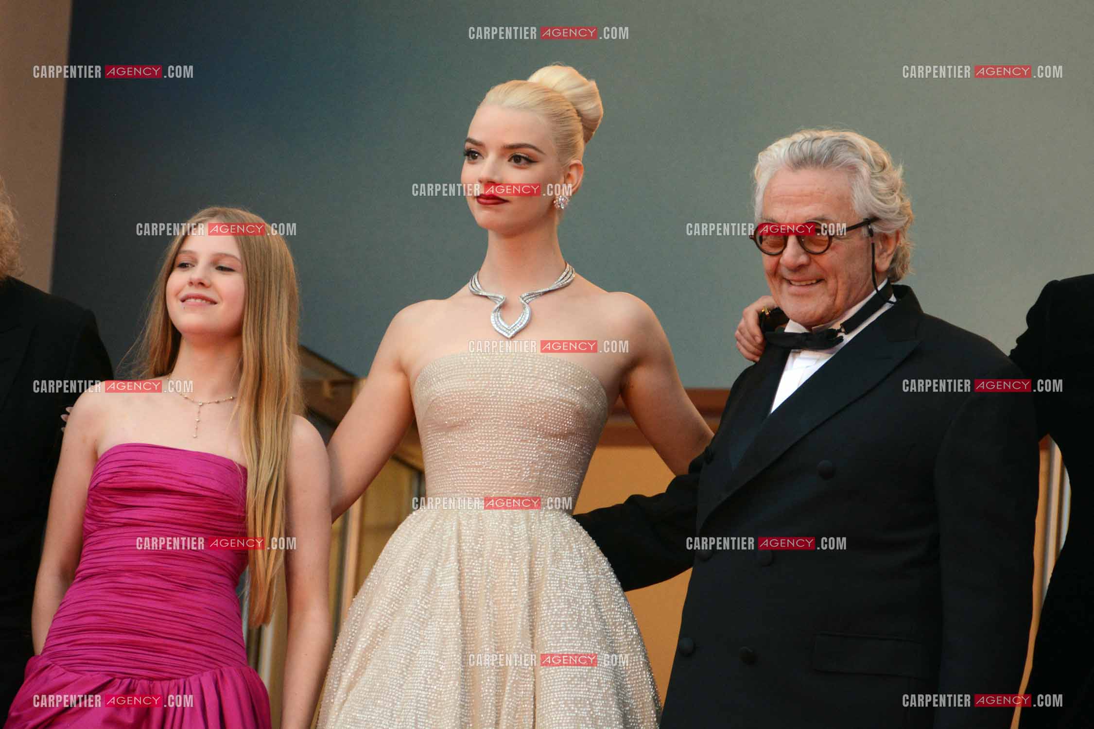 Festival de Cannes 2024. 77e édition du 14 au 25 Mai 2024. Alyla Browne, Anya Taylor-Joy et le producteur George Miller - Montée des marches du film « Furiosa : A Mad Max Saga »