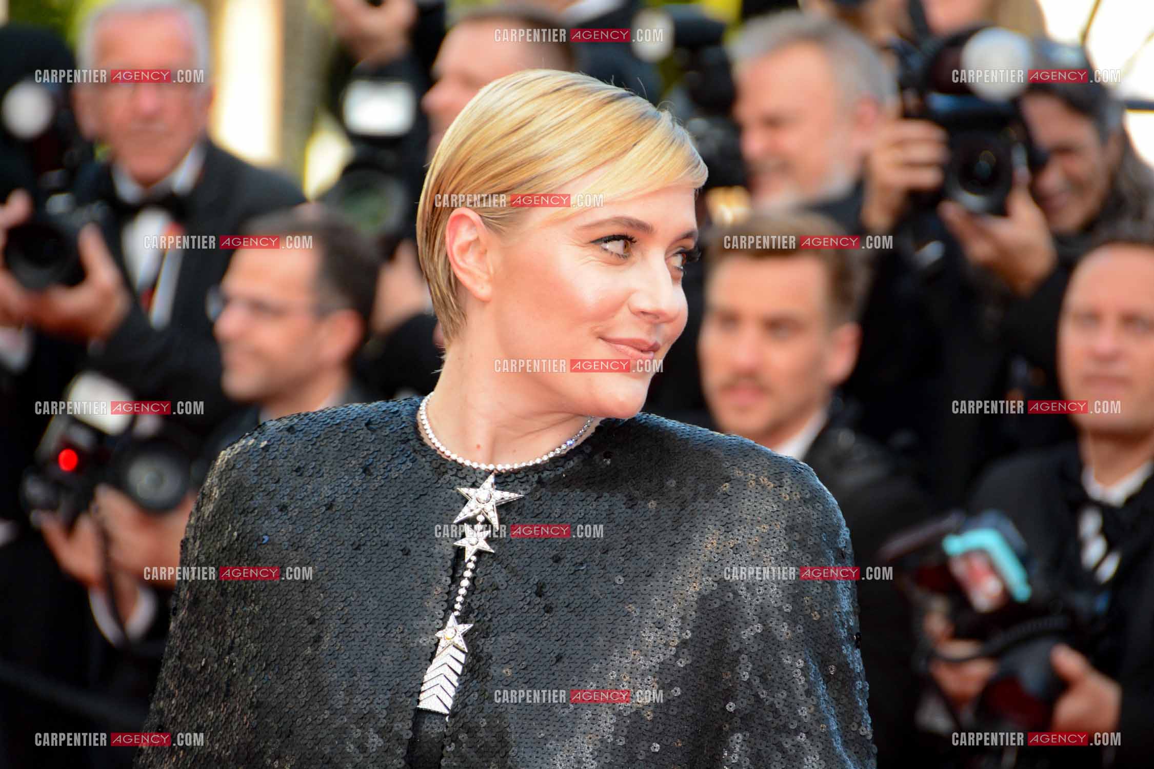 Festival de Cannes 2024. 77e édition du 14 au 25 Mai 2024. Montée des marches du film “ Megalopolis “. L'actrice Greta Gerwig.