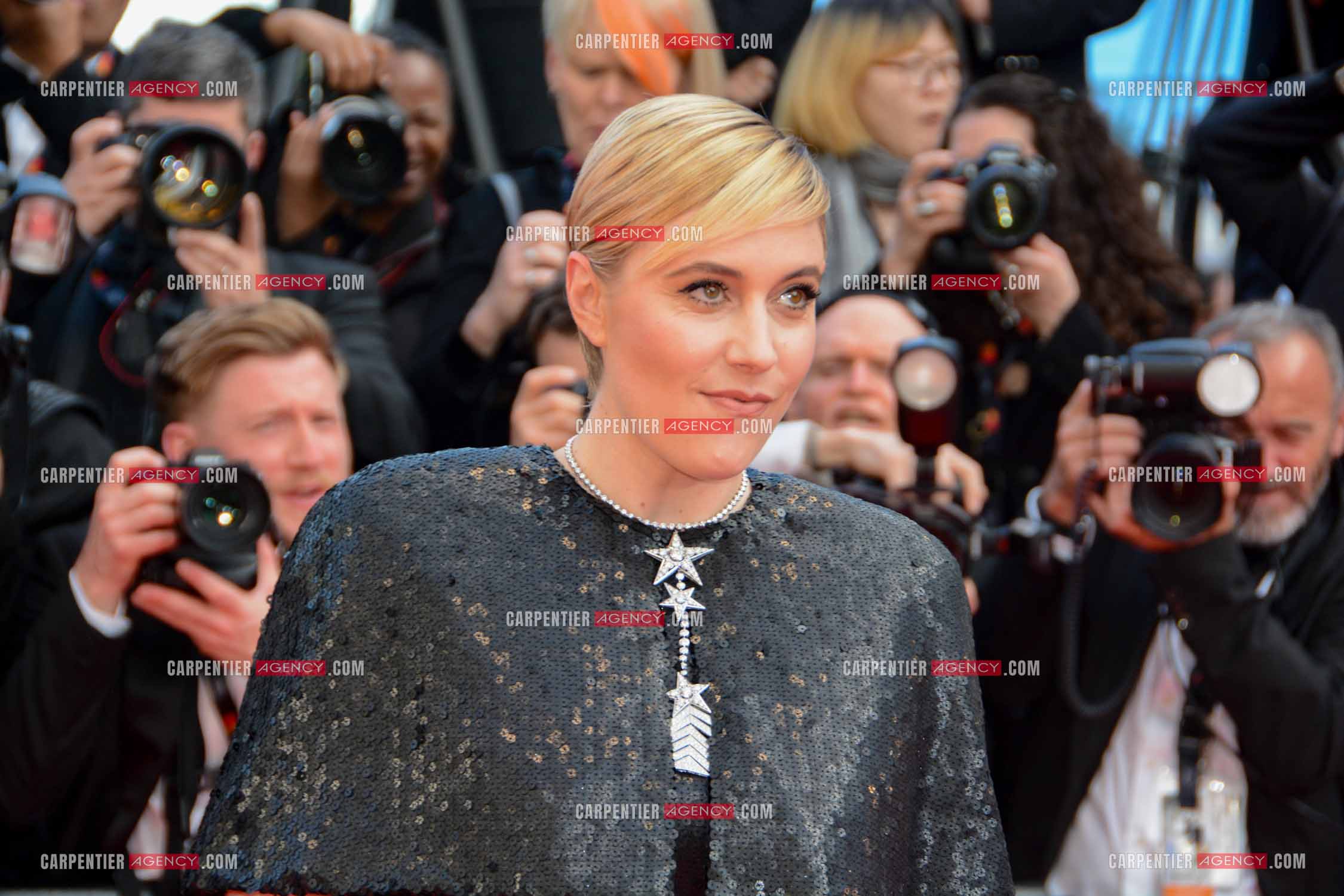 Festival de Cannes 2024. 77e édition du 14 au 25 Mai 2024. Montée des marches du film “ Megalopolis “. L'actrice Greta Gerwig.