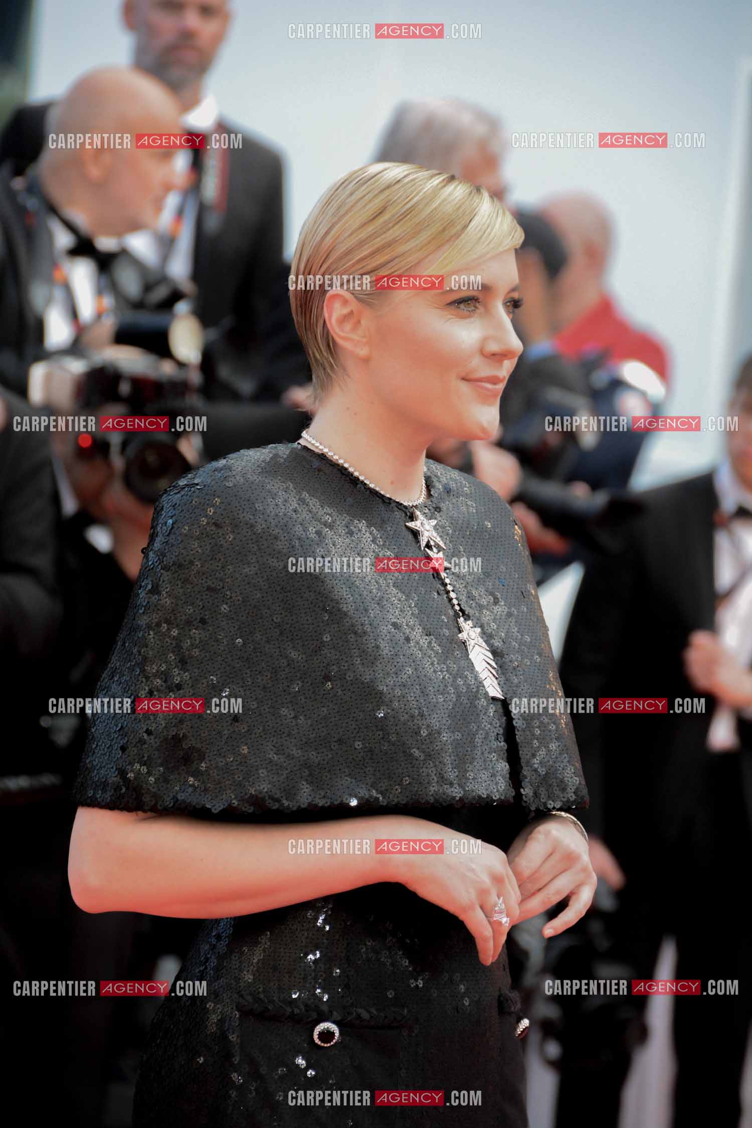 Festival de Cannes 2024. 77e édition du 14 au 25 Mai 2024. Montée des marches du film “ Megalopolis “. L'actrice Greta Gerwig.