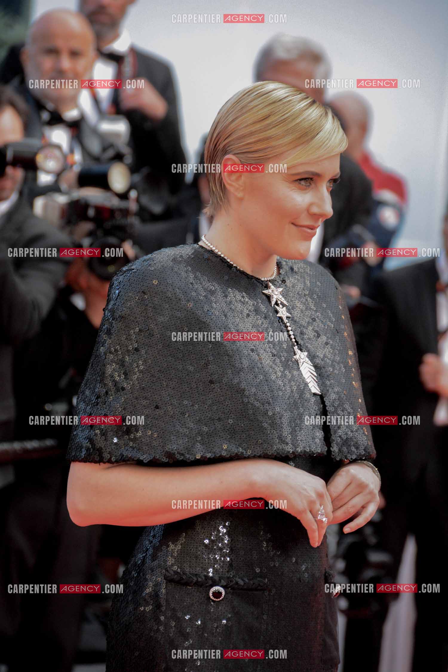 Festival de Cannes 2024. 77e édition du 14 au 25 Mai 2024. Montée des marches du film “ Megalopolis “. L'actrice Greta Gerwig.