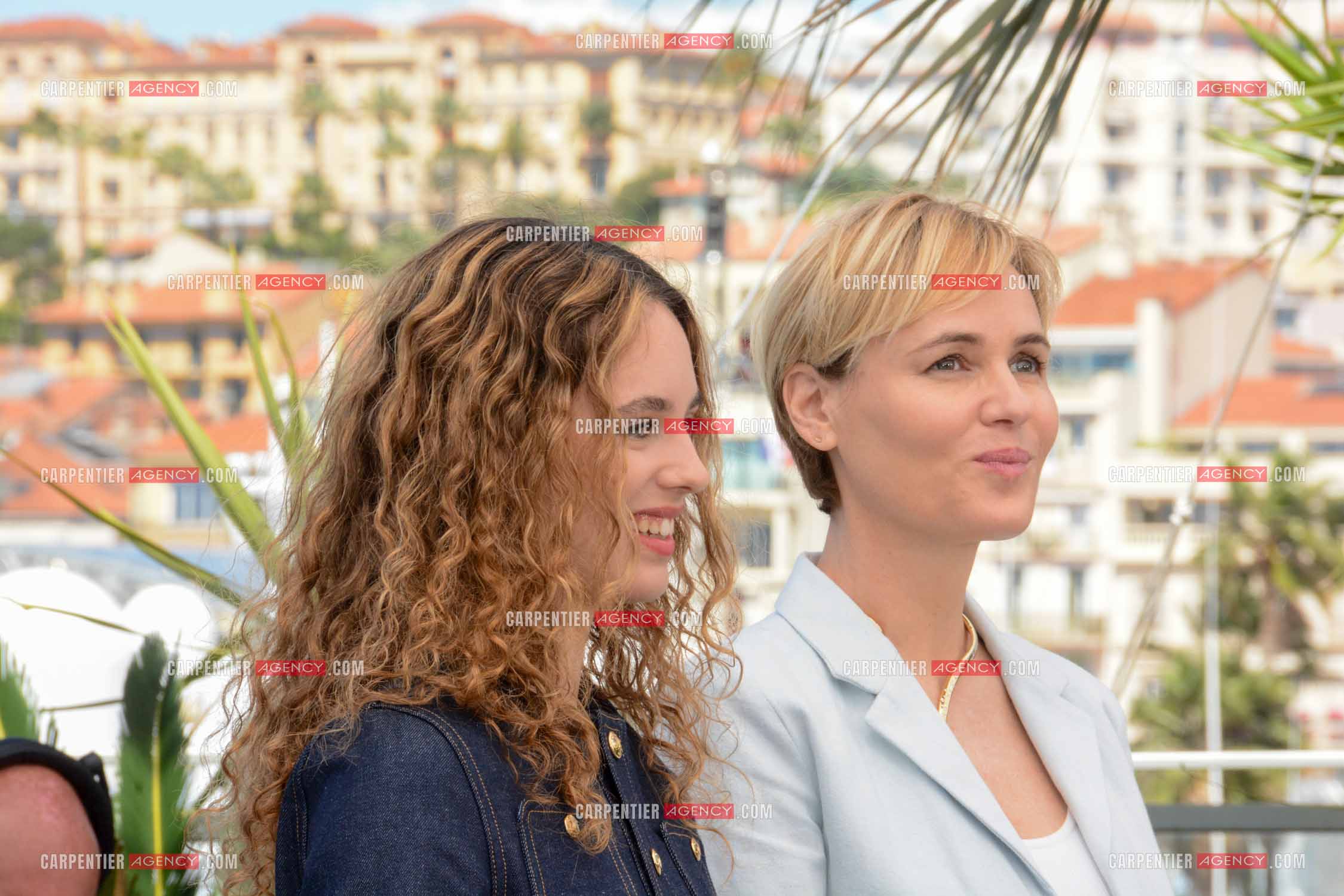 Festival de Cannes 2024. 77e édition du 14 au 25 Mai 2024. Photocall du film " Moi Aussi ". L'actrice Judith Godrèche et sa fille Tess Barthélémy.