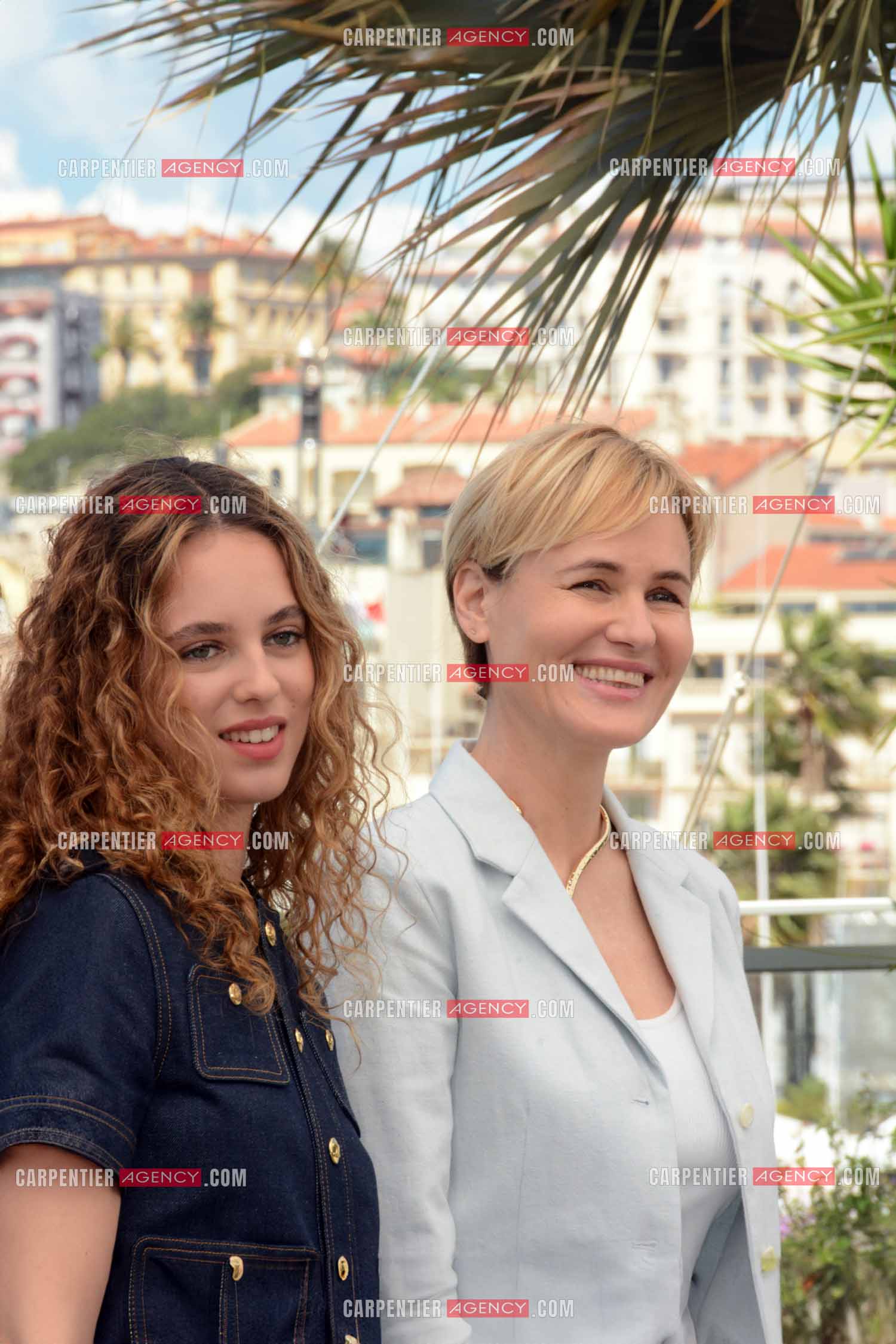 Festival de Cannes 2024. 77e édition du 14 au 25 Mai 2024. Photocall du film " Moi Aussi ". L'actrice Judith Godrèche et sa fille Tess Barthélémy.