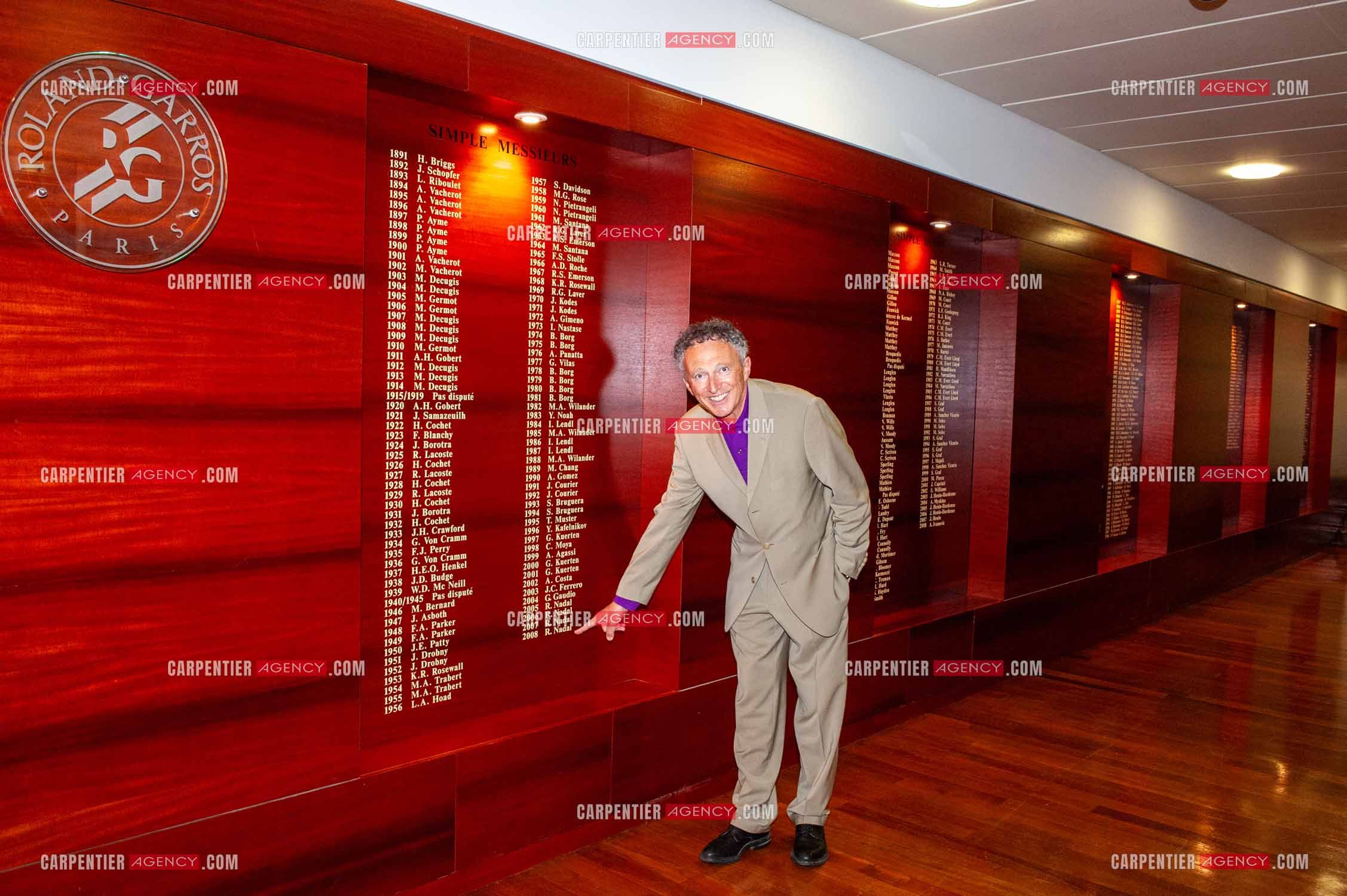 Le journaliste Nelson Monfort à Roland-Garros.  ( Exclusif )