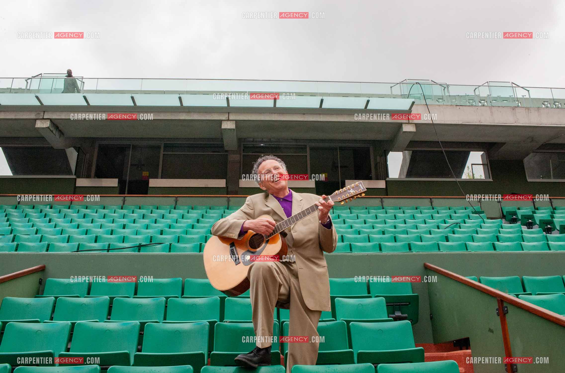 Le journaliste Nelson Monfort à Roland-Garros.  ( Exclusif )