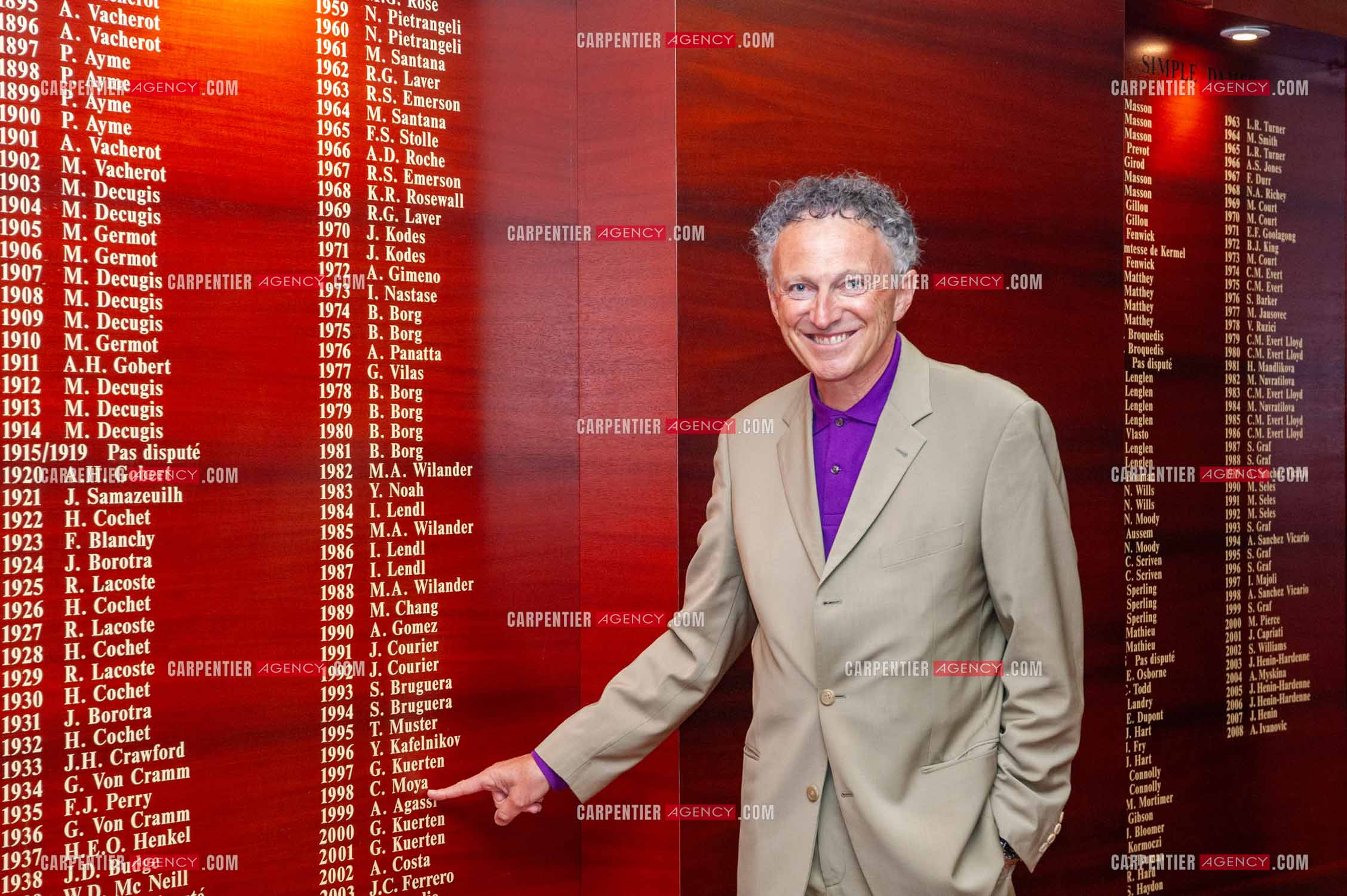 Le journaliste Nelson Monfort à Roland-Garros.  ( Exclusif )