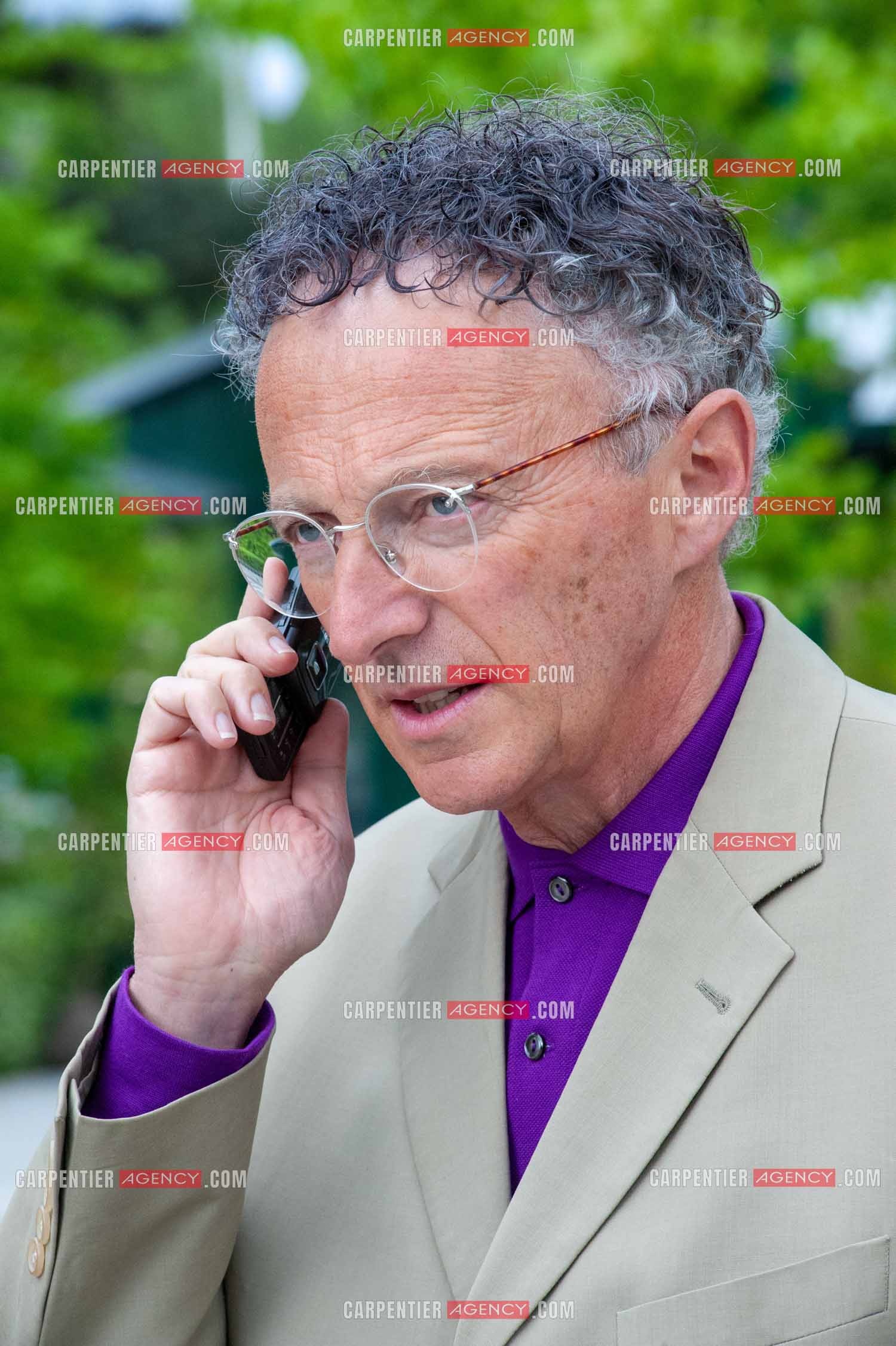 Le journaliste Nelson Monfort à Roland-Garros.  ( Exclusif )