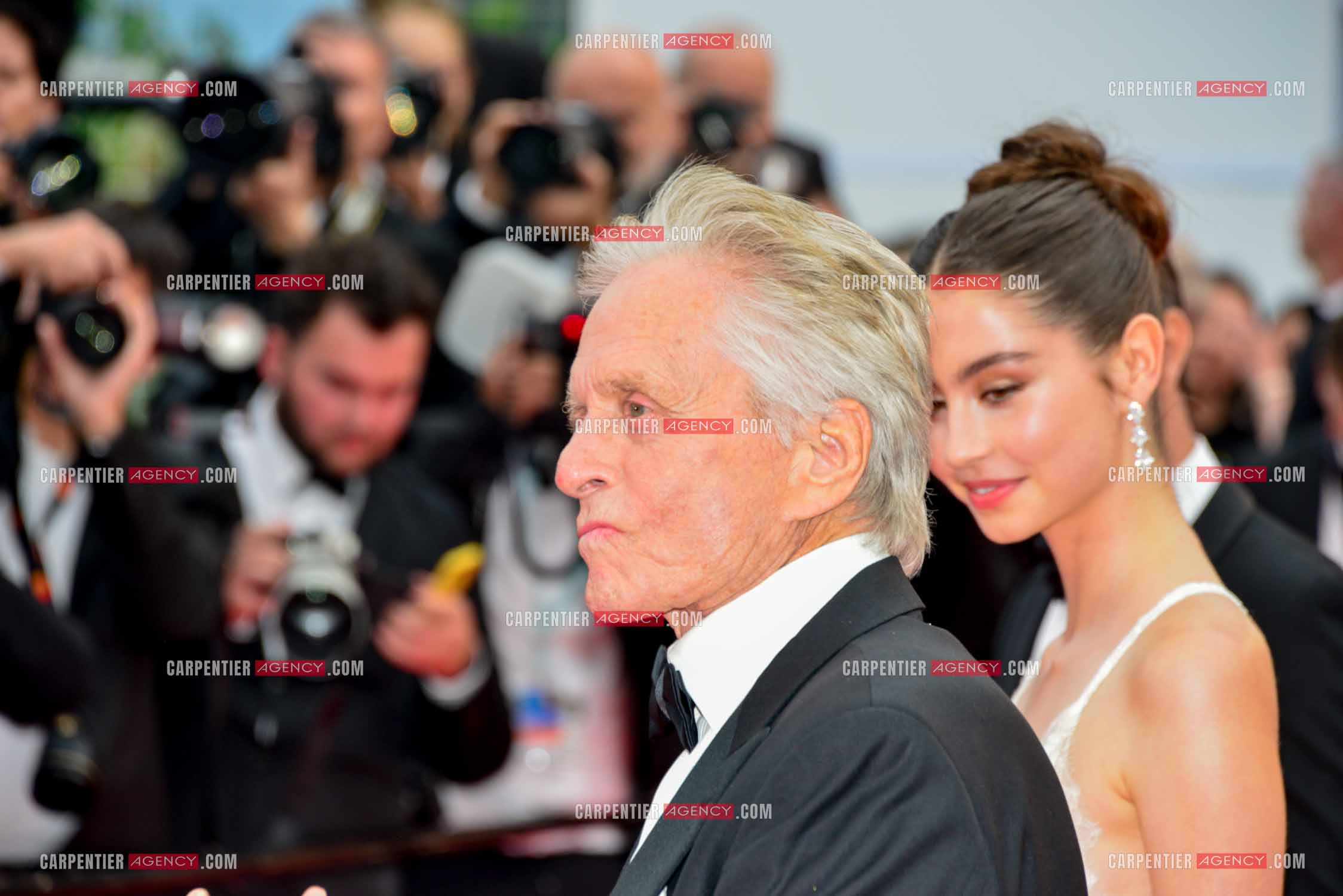 Festival de Cannes 2023. 76e édition, du 16 au 27 mai 2023 au Palais des festivals, à Cannes.Michael Douglas, Palme d'honneur, accompagné de Catherine Zeta-Jones et de leur fille Carys Zeta-Douglas.