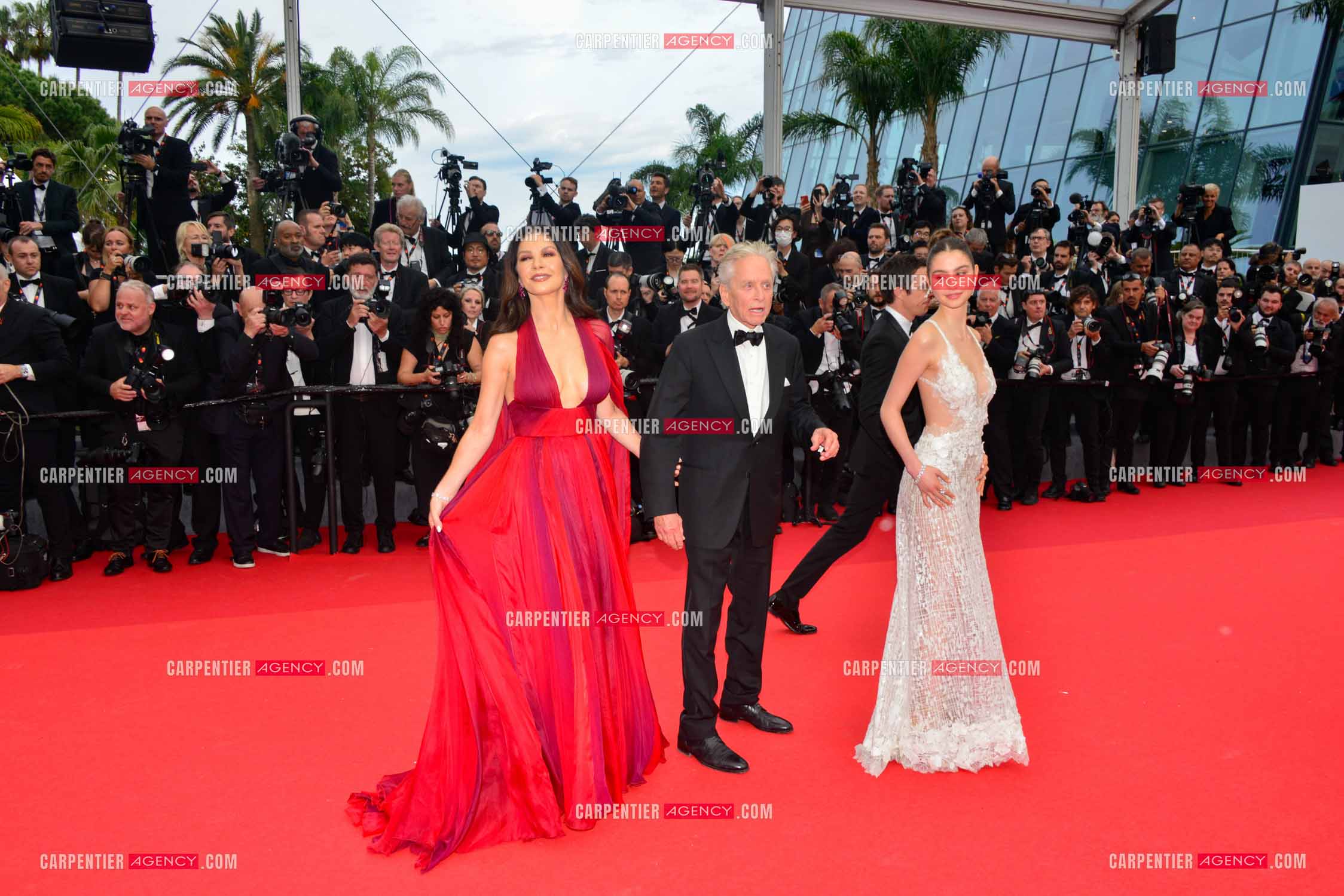 Festival de Cannes 2023. 76e édition, du 16 au 27 mai 2023 au Palais des festivals, à Cannes.Michael Douglas reçoit la Palme d'honneur, accompagné de Catherine Zeta-Jones et de leur fille Carys Zeta-Douglas.