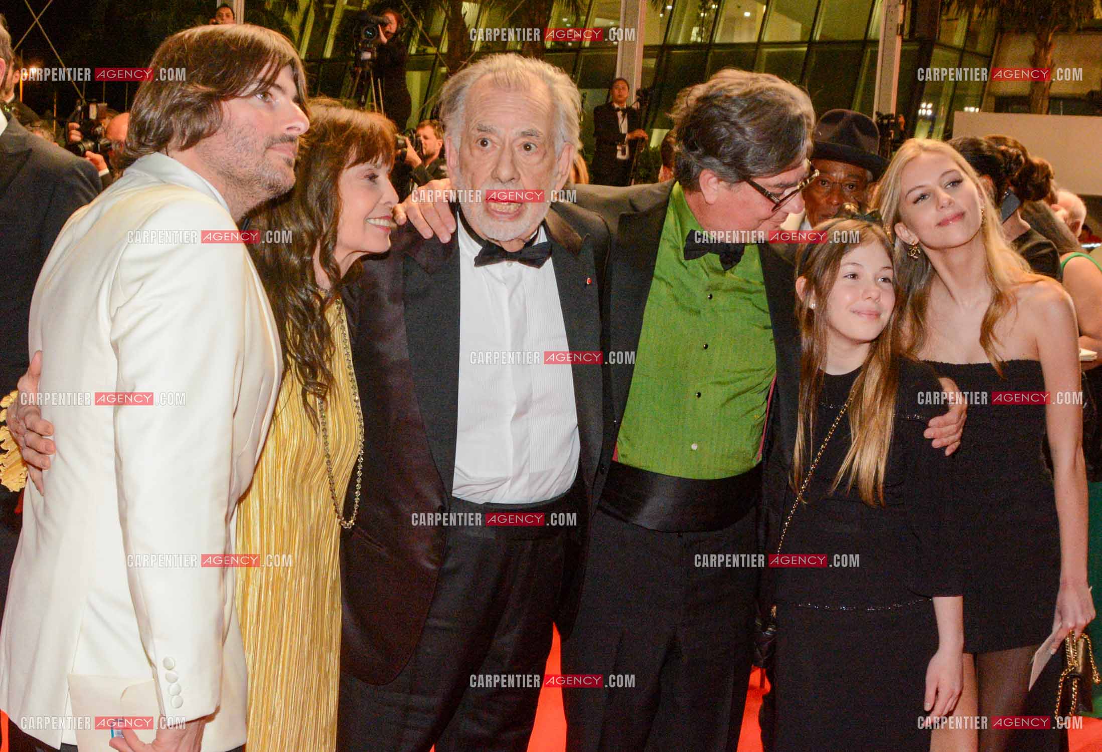 Festival de Cannes 2024. 77e édition du 14 au 25 Mai 2024. Francis Ford Coppola, entouré de sa famille, Roman Coppola, Romy Croquet Mars, Robert Coppola Schwartzman, et de la productrice Talia Shire pour la projection du film “ Megalopolis “.