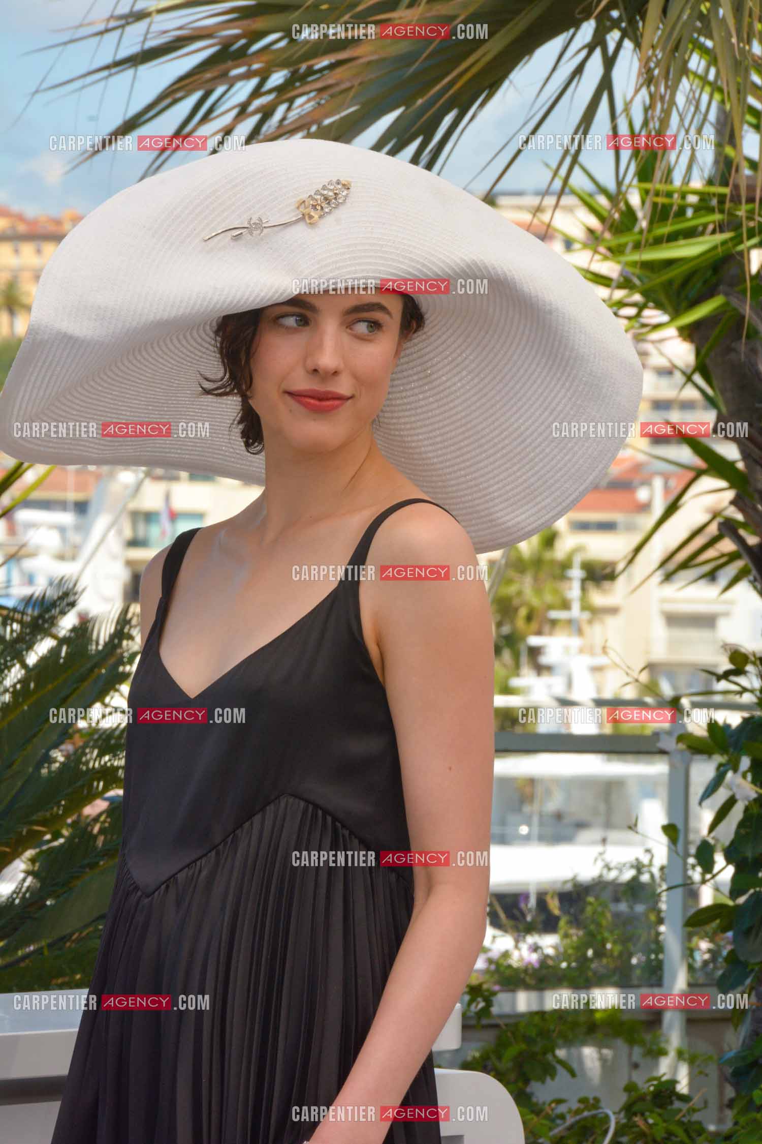 Festival de Cannes 2024. 77e édition du 14 au 25 Mai 2024. Photocall du film "Kinds of Kindness". L'actrice Margaret Qualley.