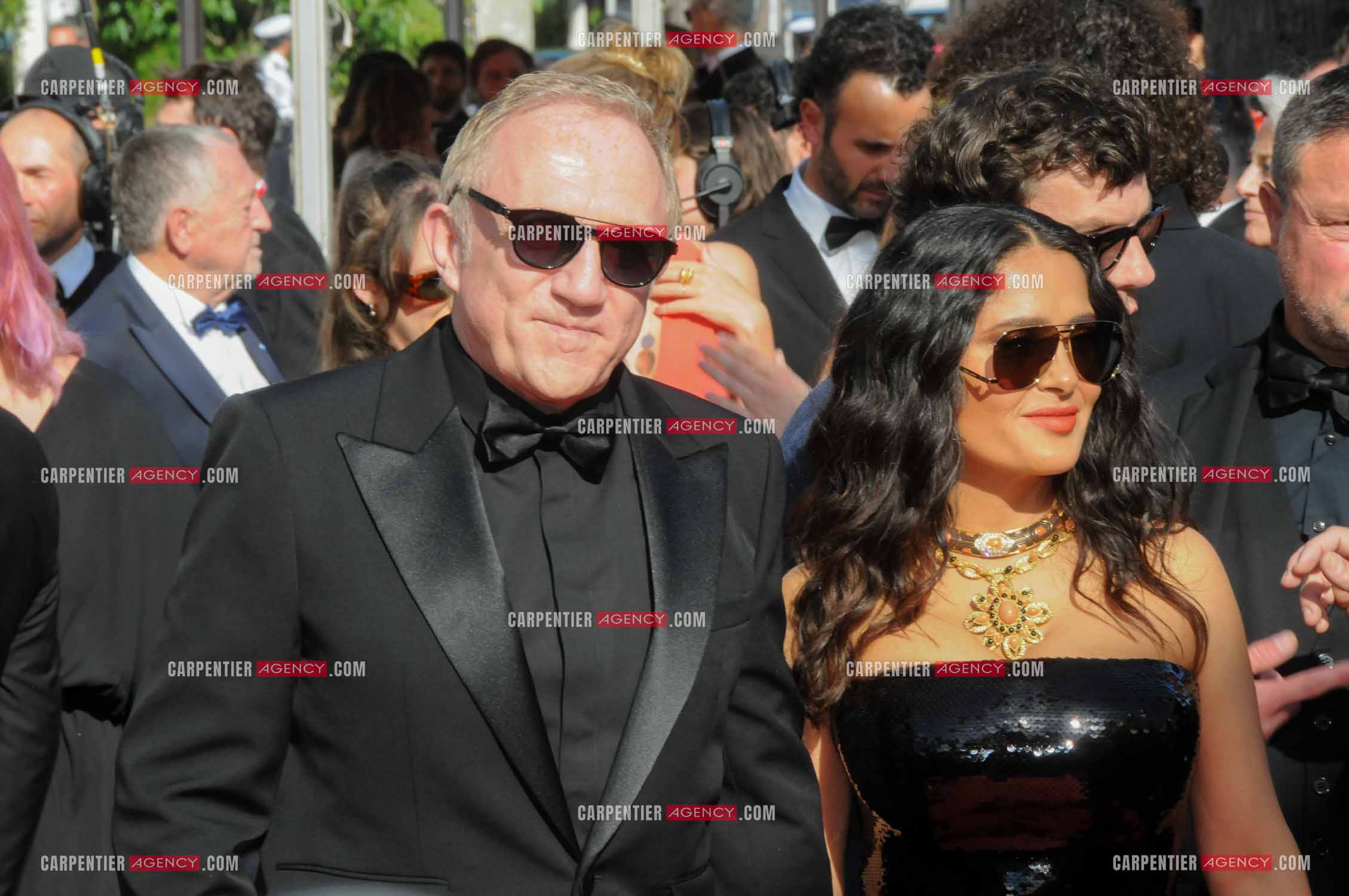 Ouverture du  77ème Festival de Cannes du 14 au 25 mai 2024. Montée des marches du film “ Emilia Perez “. L'actrice Salma Hayek et son mari François-Henri Pinault.