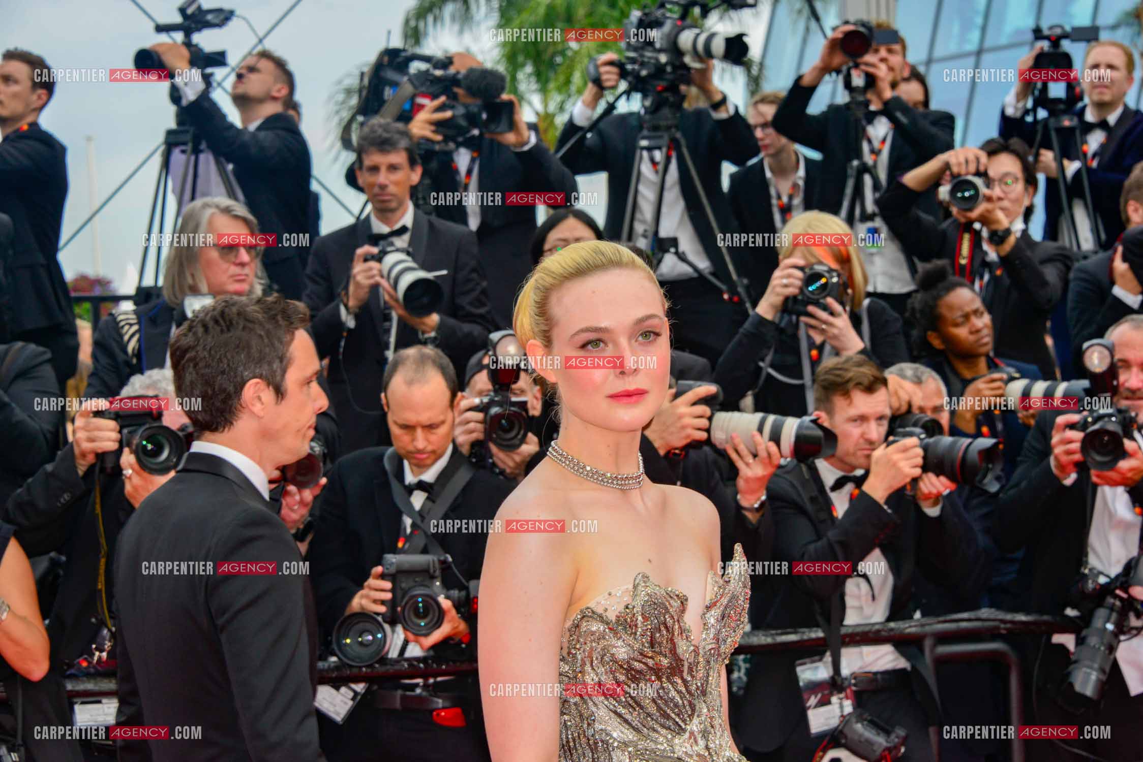 Festival de Cannes 2023. 76e édition, du 16 au 27 mai 2023 au Palais des festivals, à Cannes. L'actrice américaine elle Fanning assiste à la cérémonie d'ouverture et à la projection du film “ Jeanne du Barry “.