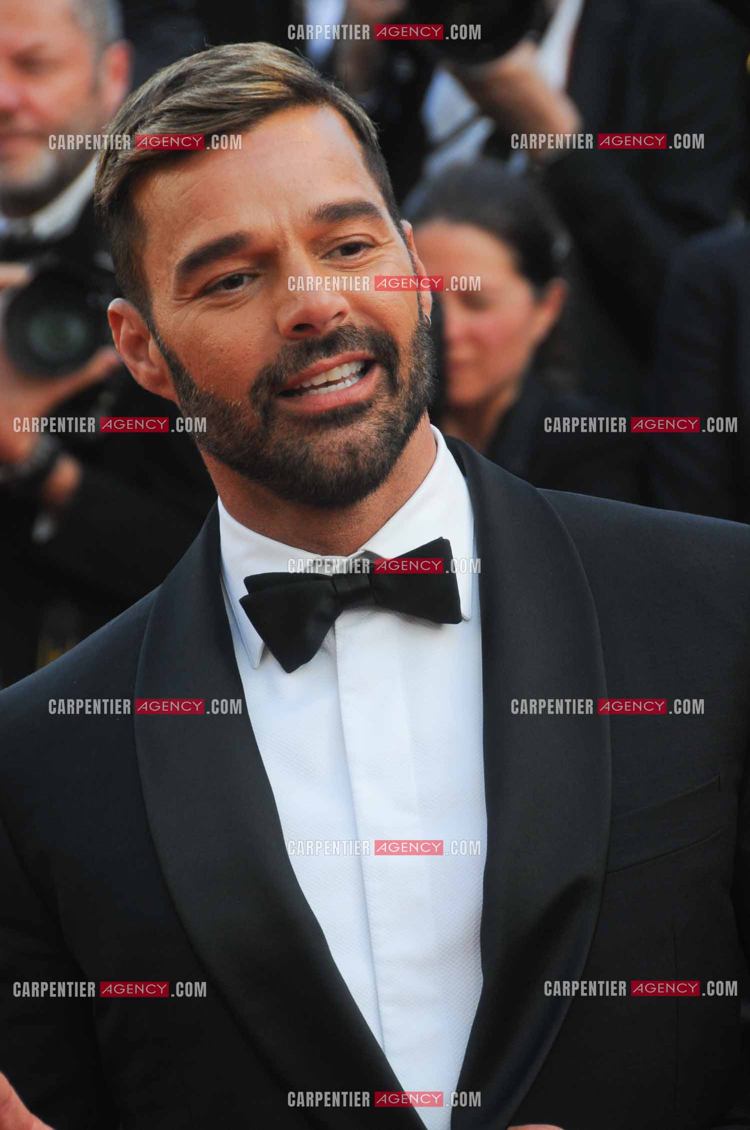 Pour le 9 èm jour du Festival de Cannes, le chanteur Ricky Martin monte les marches pour la projection en avant-première mondiale du film “ Elvis “.
