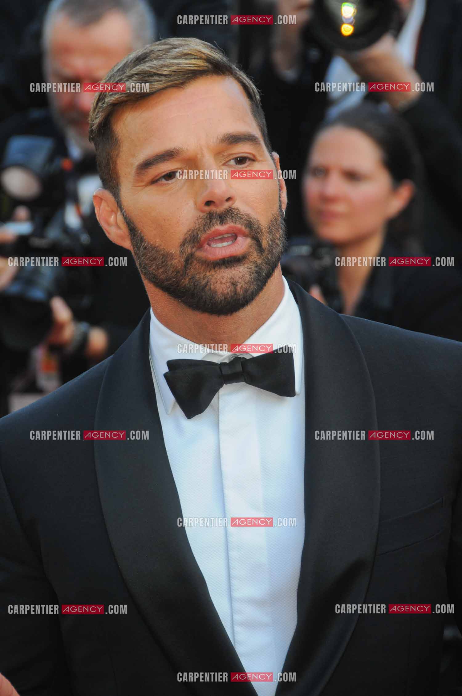 Pour le 9 èm jour du Festival de Cannes, le chanteur Ricky Martin monte les marches pour la projection en avant-première mondiale du film “ Elvis “.