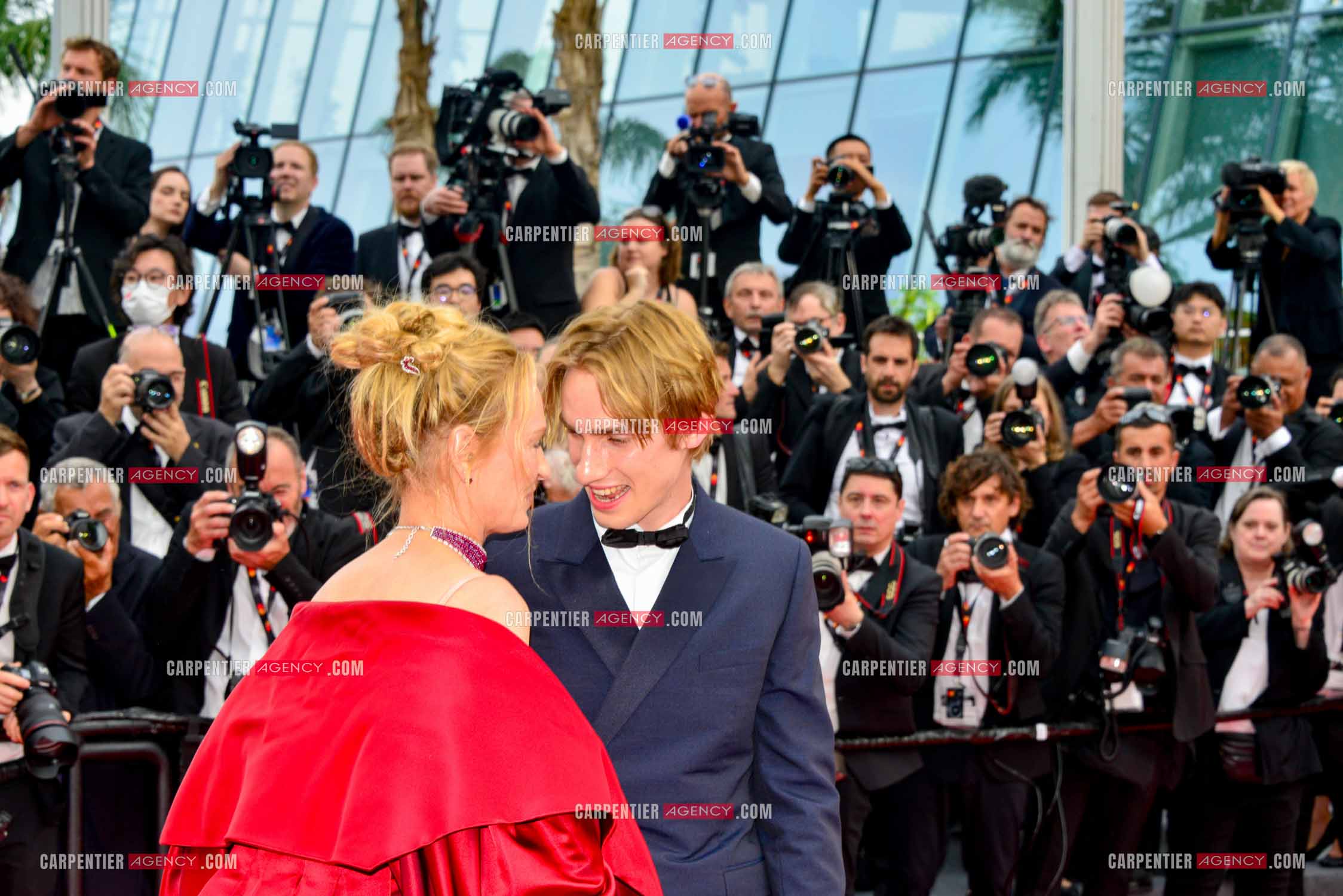 Festival de Cannes 2023. 76e édition, du 16 au 27 mai 2023 au Palais des festivals, à Cannes. L'actrice américaine Uma Thurman et son fils Thurman Hawke assistent à la cérémonie d'ouverture et à la projection du film “ Jeanne du Barry “.