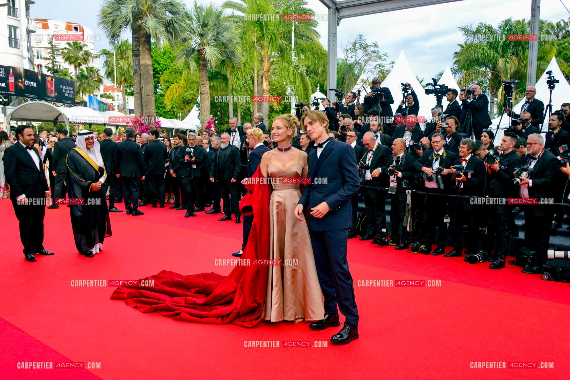 Festival de Cannes 2023. 76e édition, du 16 au 27 mai 2023 au Palais des festivals, à Cannes. L'actrice américaine Uma Thurman et son fils Thurman Hawke assistent à la cérémonie d'ouverture et à la projection du film “ Jeanne du Barry “.