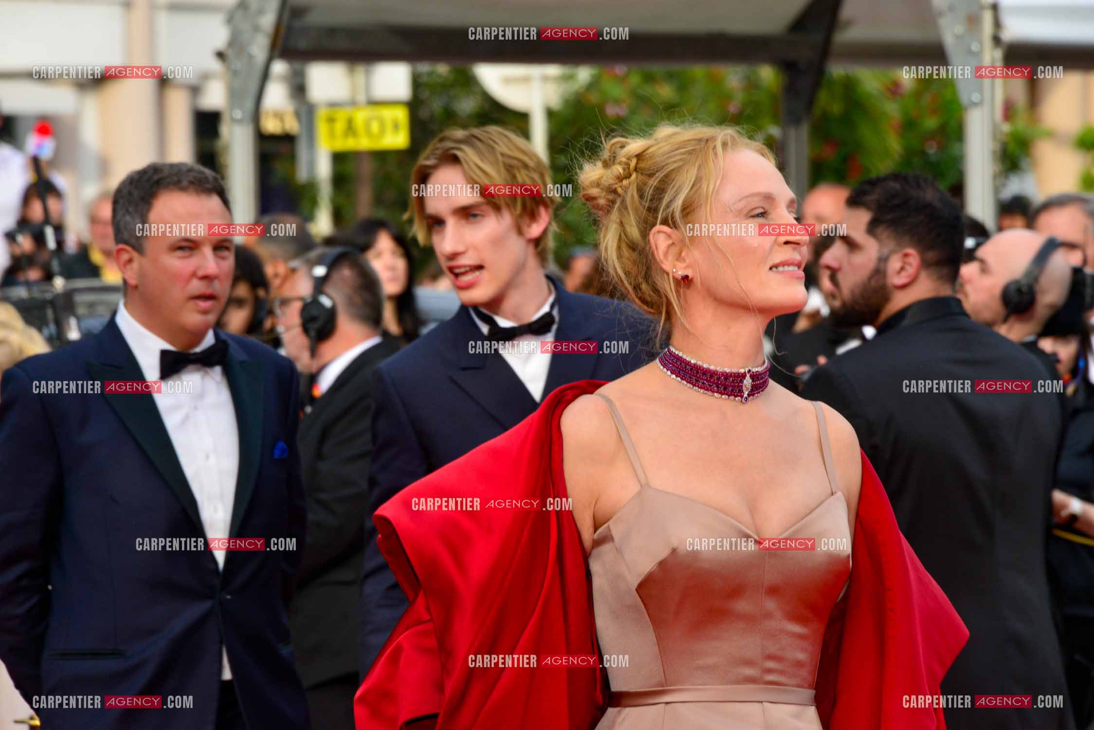 Festival de Cannes 2023. 76e édition, du 16 au 27 mai 2023 au Palais des festivals, à Cannes. L'actrice américaine Uma Thurman et son fils Thurman Hawke assistent à la cérémonie d'ouverture et à la projection du film “ Jeanne du Barry “.