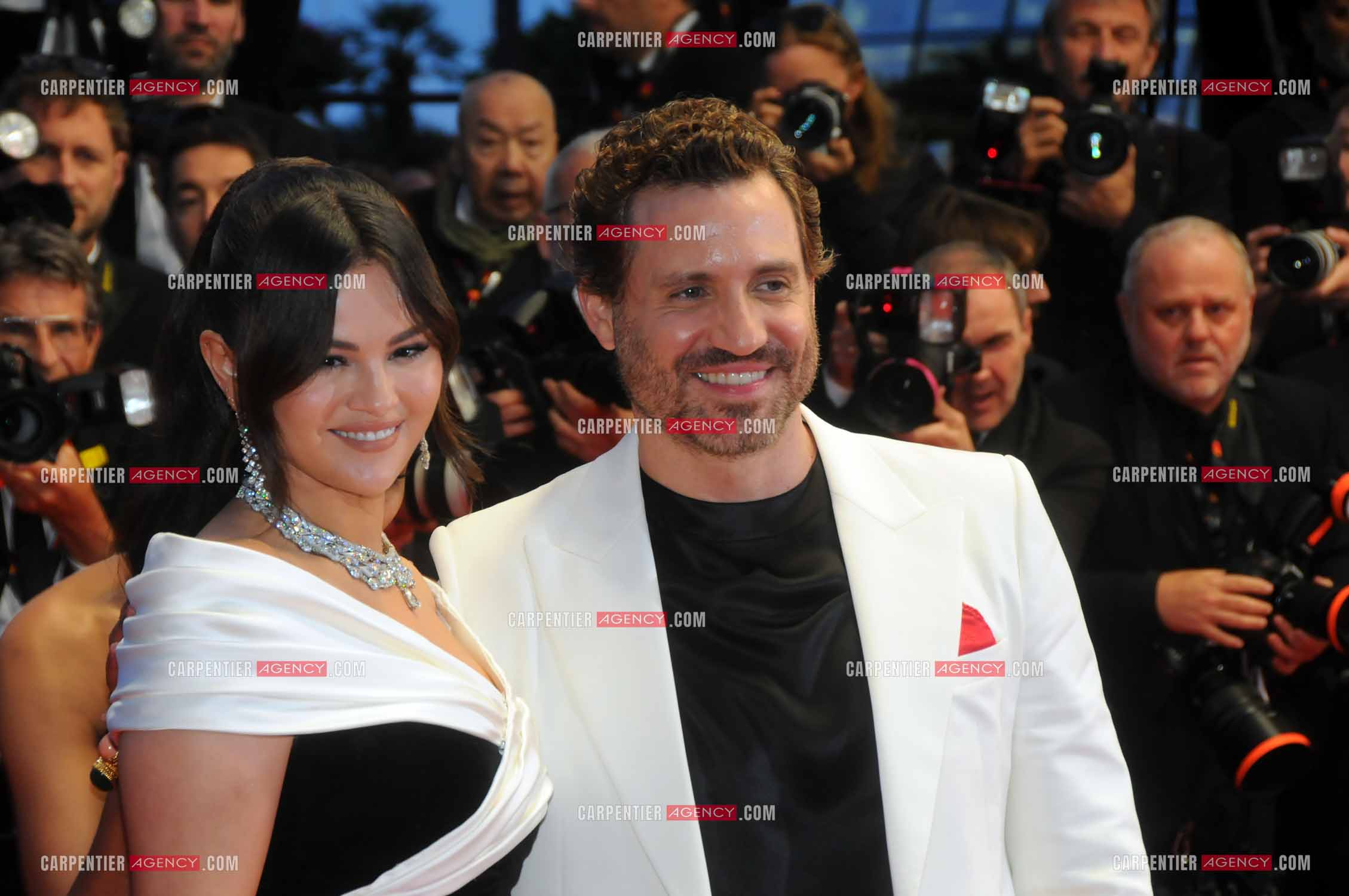 Ouverture du  77ème Festival de Cannes du 14 au 25 mai 2024. Montée des marches du film “ Emilia Perez “. L'actrice Selena Gomez et l'acteur Edgar Ramirez.