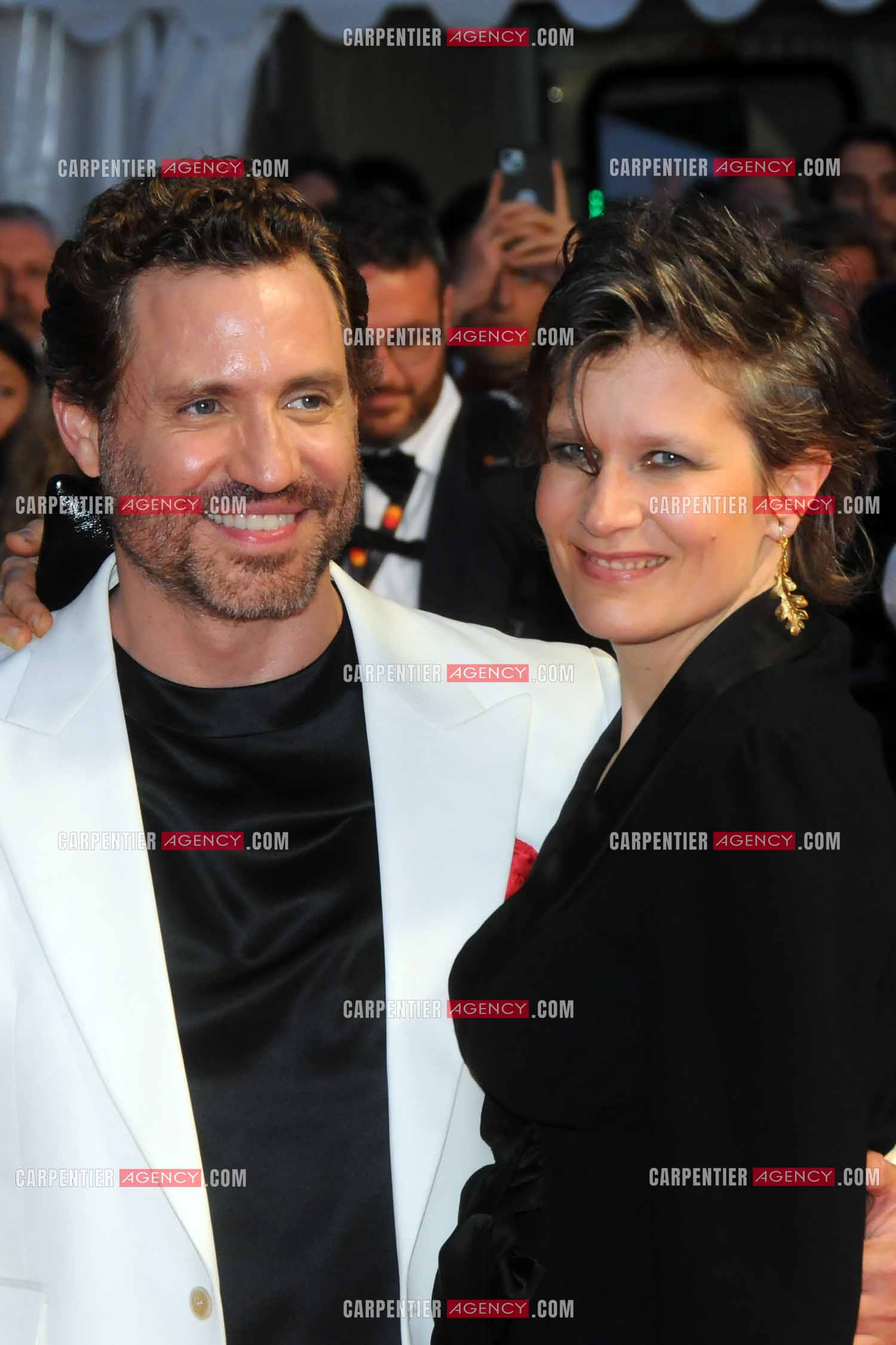 Ouverture du  77ème Festival de Cannes du 14 au 25 mai 2024. Montée des marches du film “ Emilia Perez “. L'acteur Edgar Ramirez et la chanteuse Camille.