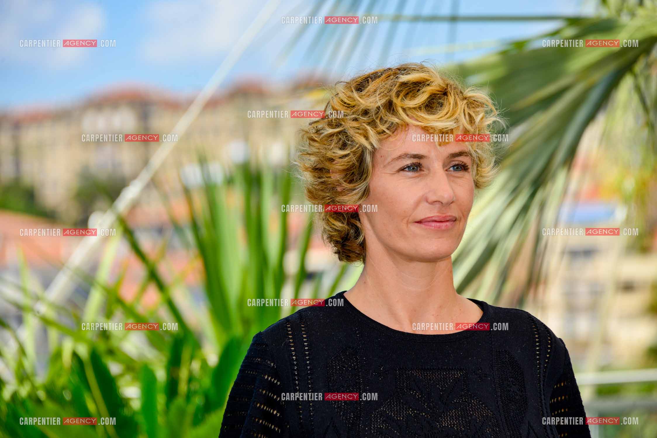 Festival de Cannes 2021. 74e édition du 6 au 17 juillet 2021. L'actrice Cécile De France assiste à la première “ De son vivant “.
