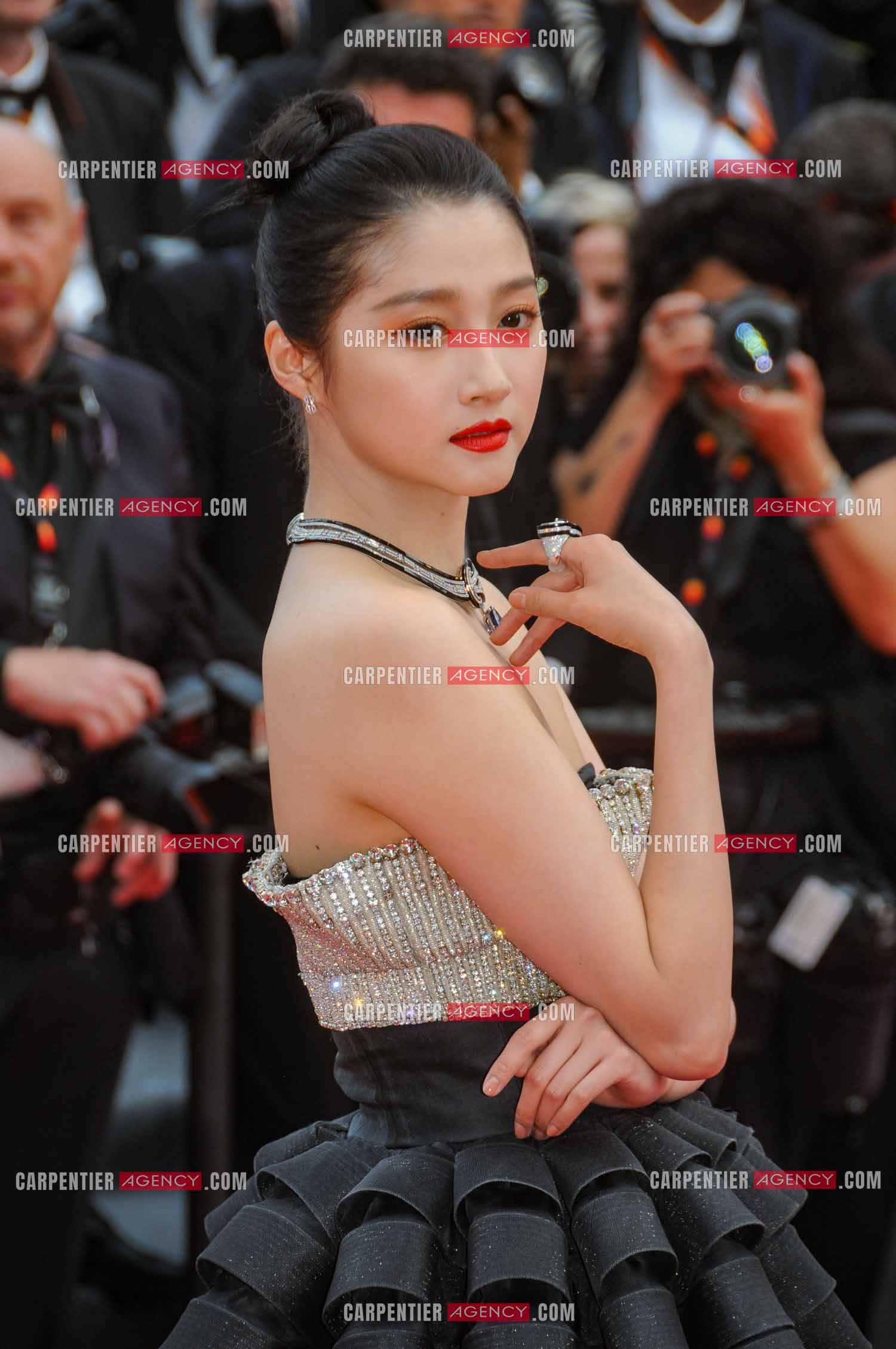 Festival de Cannes 2023. 76e édition, du 16 au 27 mai 2023 au Palais des festivals, à Cannes. L'actrice et chanteuse chinoise Guan Xioatong  assiste à la cérémonie d'ouverture et à la projection du film “ Jeanne du Barry “.