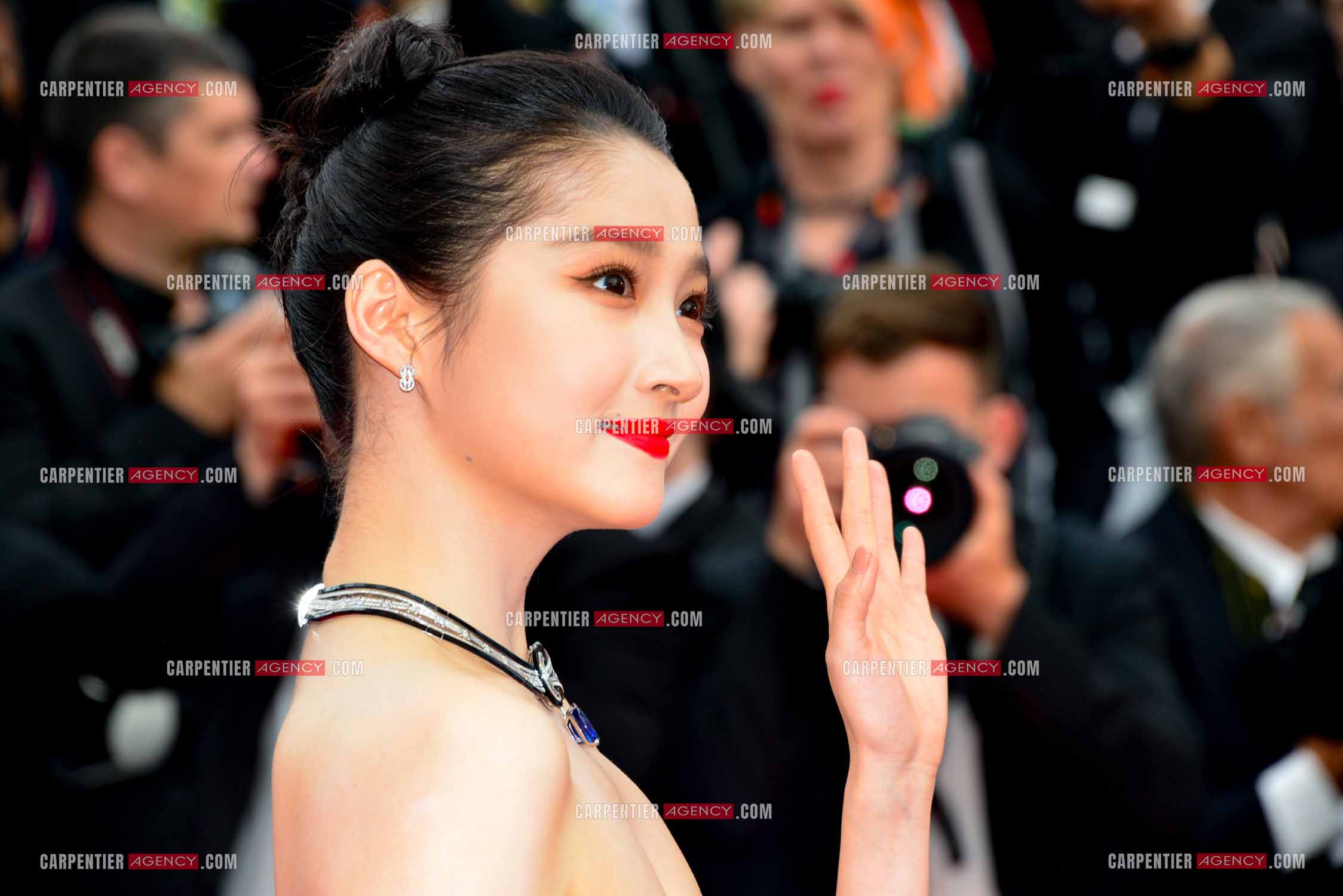 Festival de Cannes 2023. 76e édition, du 16 au 27 mai 2023 au Palais des festivals, à Cannes. L'actrice et chanteuse chinoise Guan Xioatong  assiste à la cérémonie d'ouverture et à la projection du film “ Jeanne du Barry “.