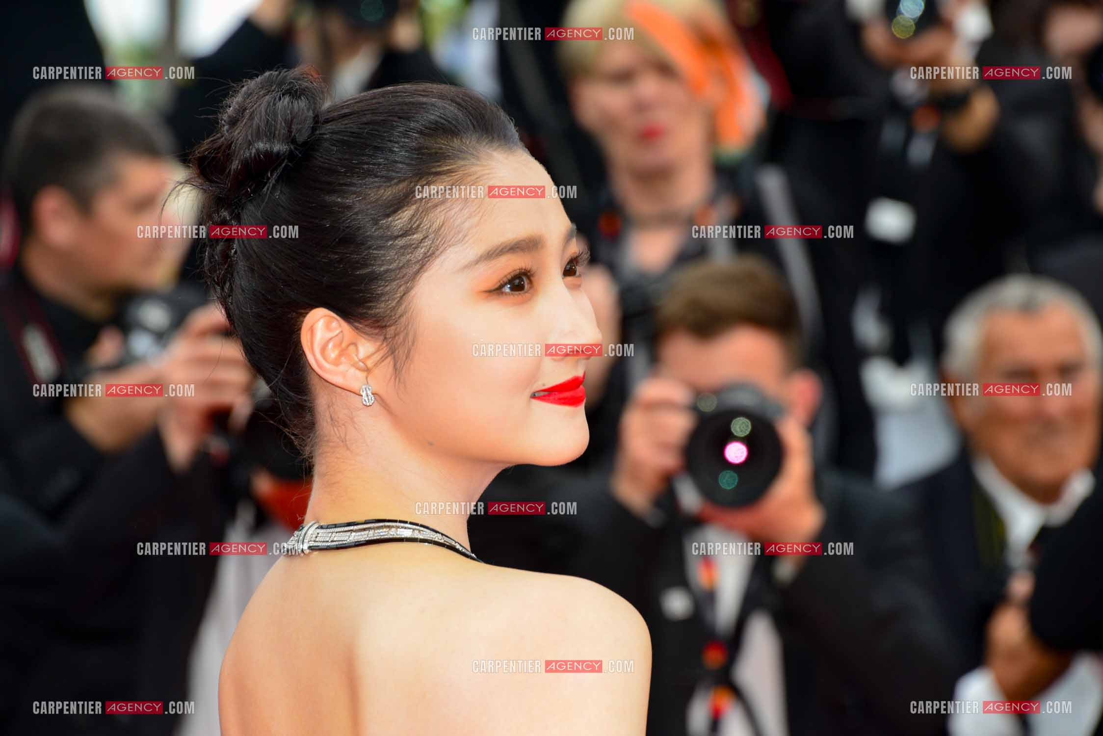 Festival de Cannes 2023. 76e édition, du 16 au 27 mai 2023 au Palais des festivals, à Cannes. L'actrice et chanteuse chinoise Guan Xioatong  assiste à la cérémonie d'ouverture et à la projection du film “ Jeanne du Barry “.