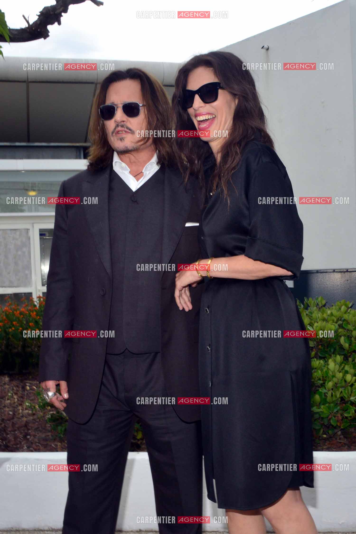 L'acteur Américain Johnny Depp et l'actrice Française  Maïwenn Le Besco - Photocall pour le film " Jeanne du Barry " au Palais des Festivals à Cannes. Le 17 mai 2023.