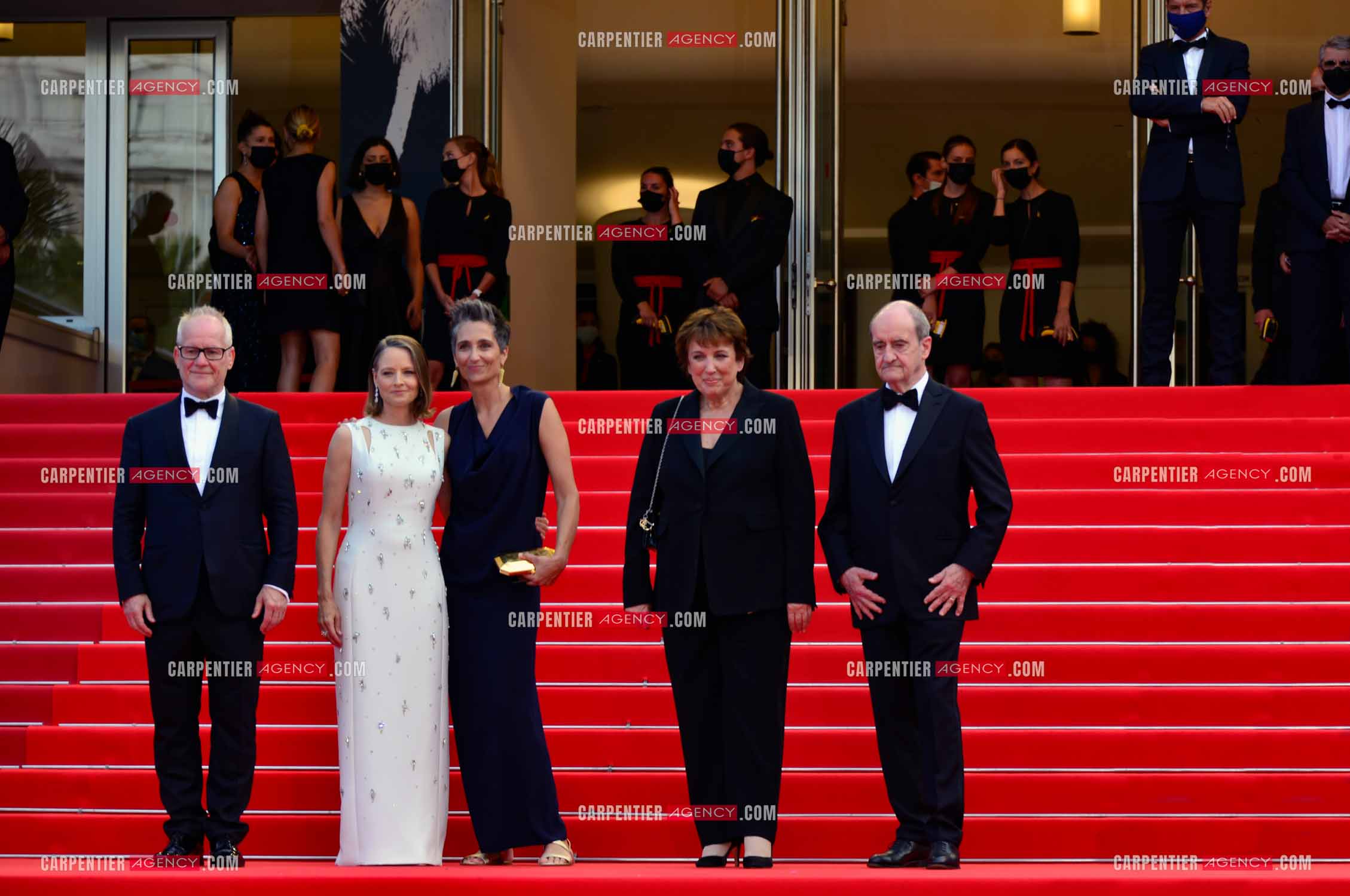 Festival de Cannes 2021. 74e édition du 6 au 17 juillet 2021. Le délégué général du festival de Cannes Thierry Frémaux, l'actrice Jodie Foster, invitée d'honneur de ce Festival accompagnée de son épouse Alexandra Hedison, la Ministre Roselyne Bachelot et Pierre Lescure, Président du Festival.