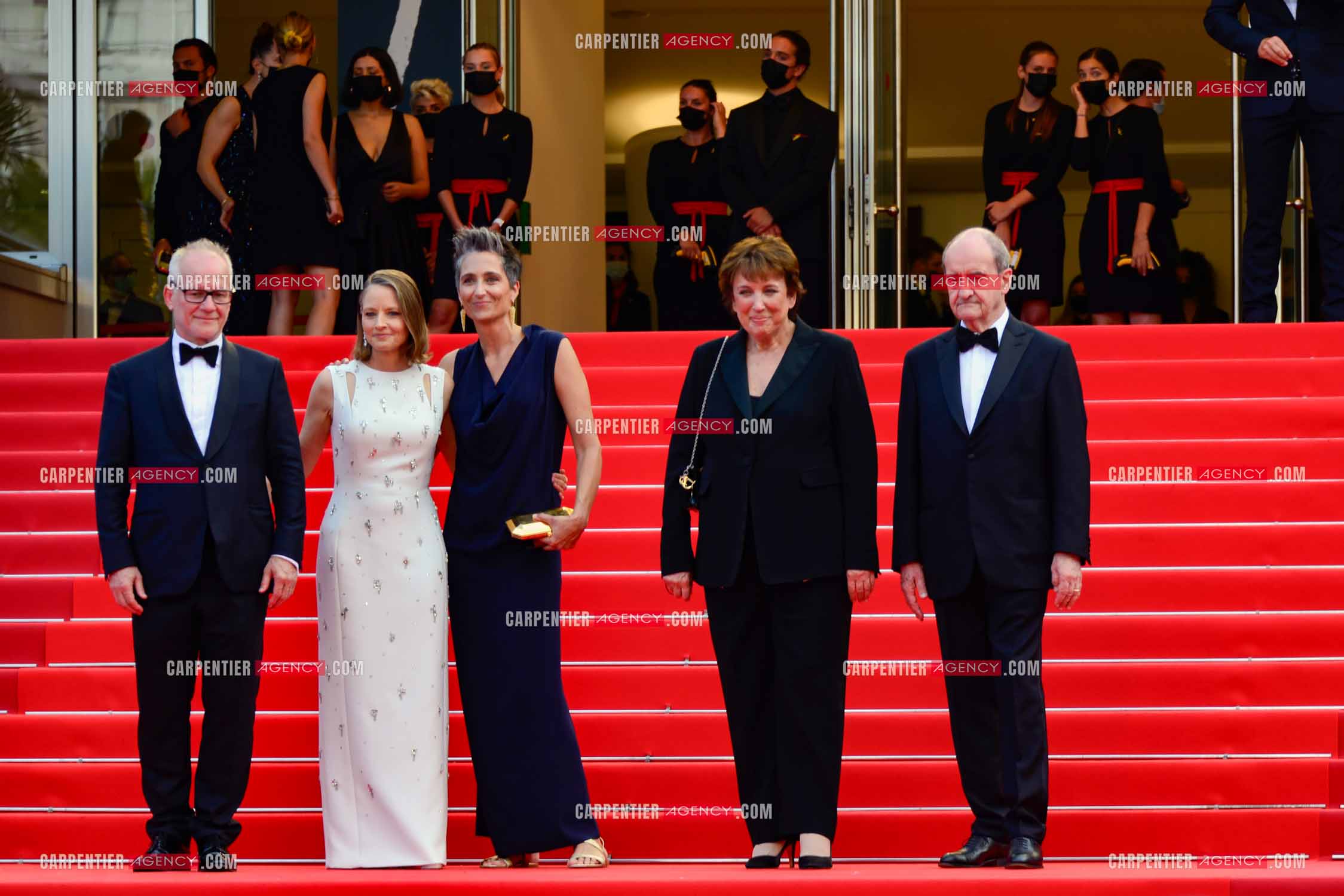 Festival de Cannes 2021. 74e édition du 6 au 17 juillet 2021. Le délégué général du festival de Cannes Thierry Frémaux, l'actrice Jodie Foster, invitée d'honneur de ce Festival accompagnée de son épouse Alexandra Hedison, la Ministre Roselyne Bachelot et Pierre Lescure, Président du Festival.