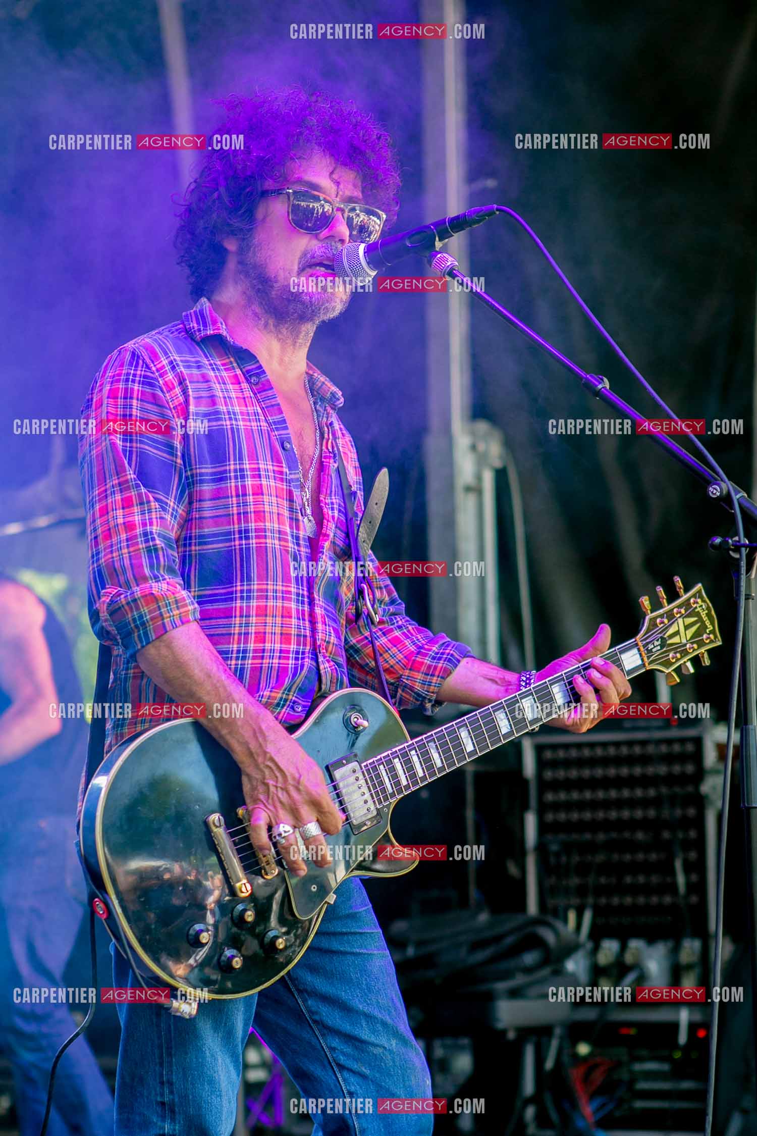 Le guitariste Yarol Poupaud en concert.