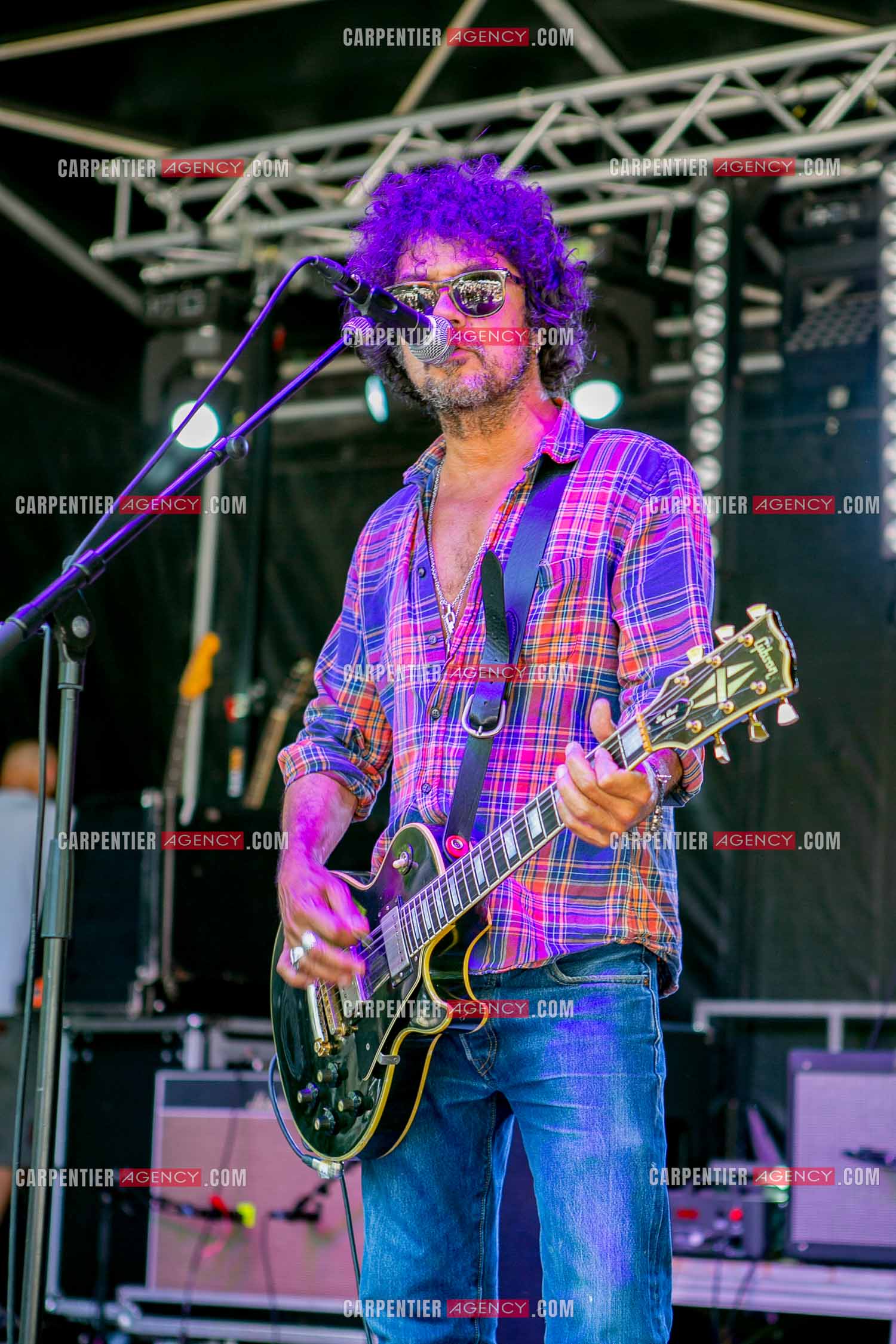 Le guitariste Yarol Poupaud en concert.