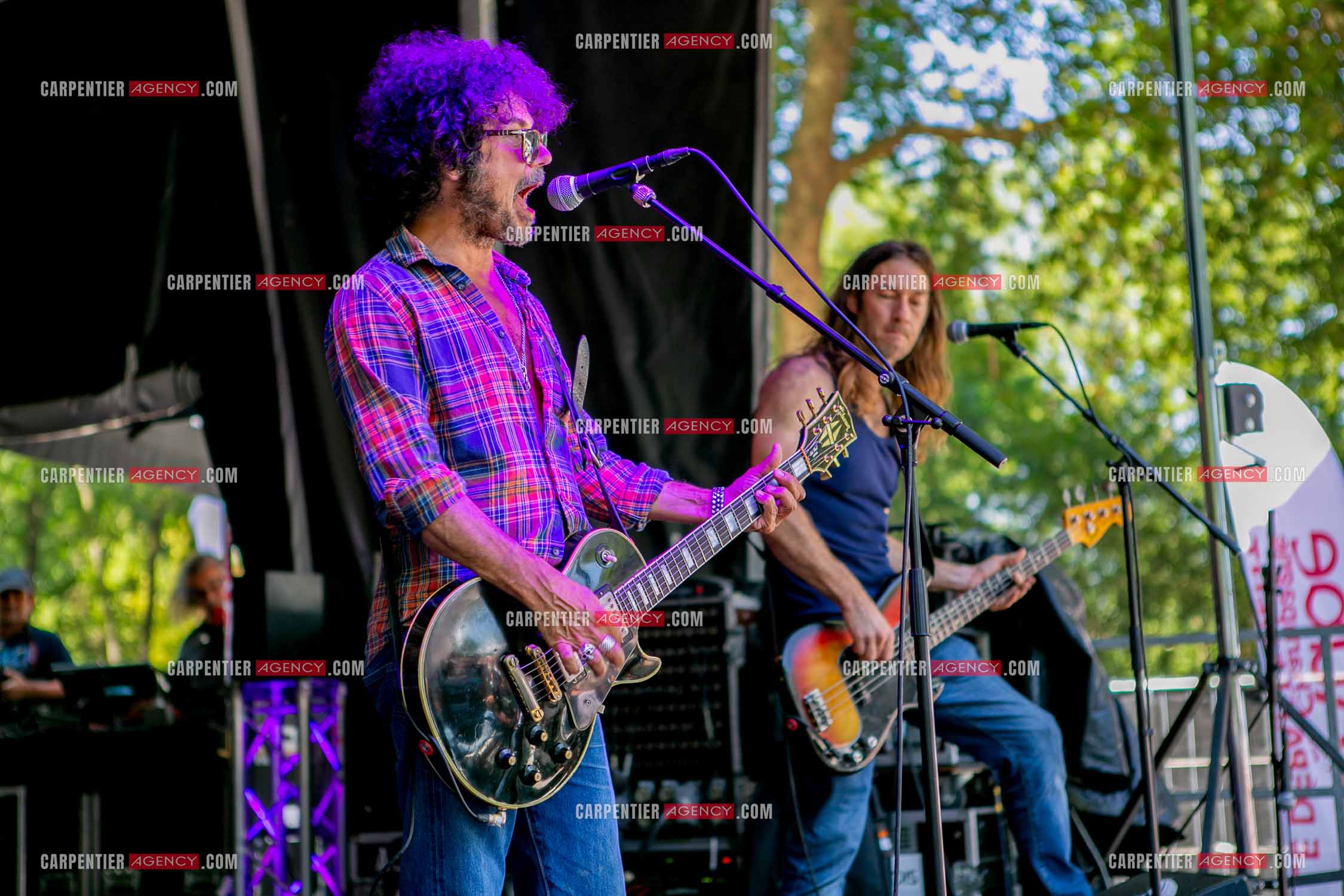 Le guitariste Yarol Poupaud en concert.