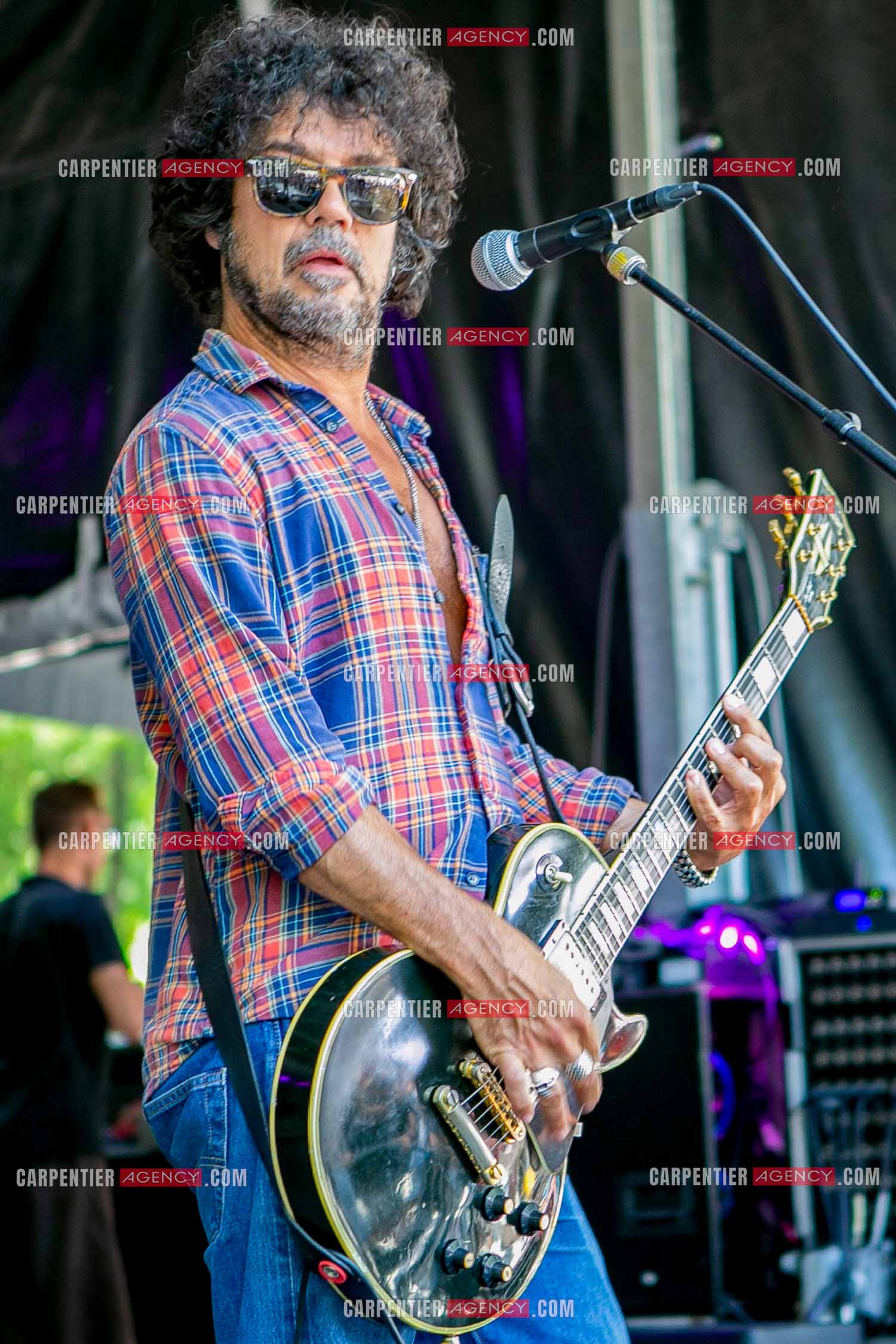 Le guitariste Yarol Poupaud en concert.
